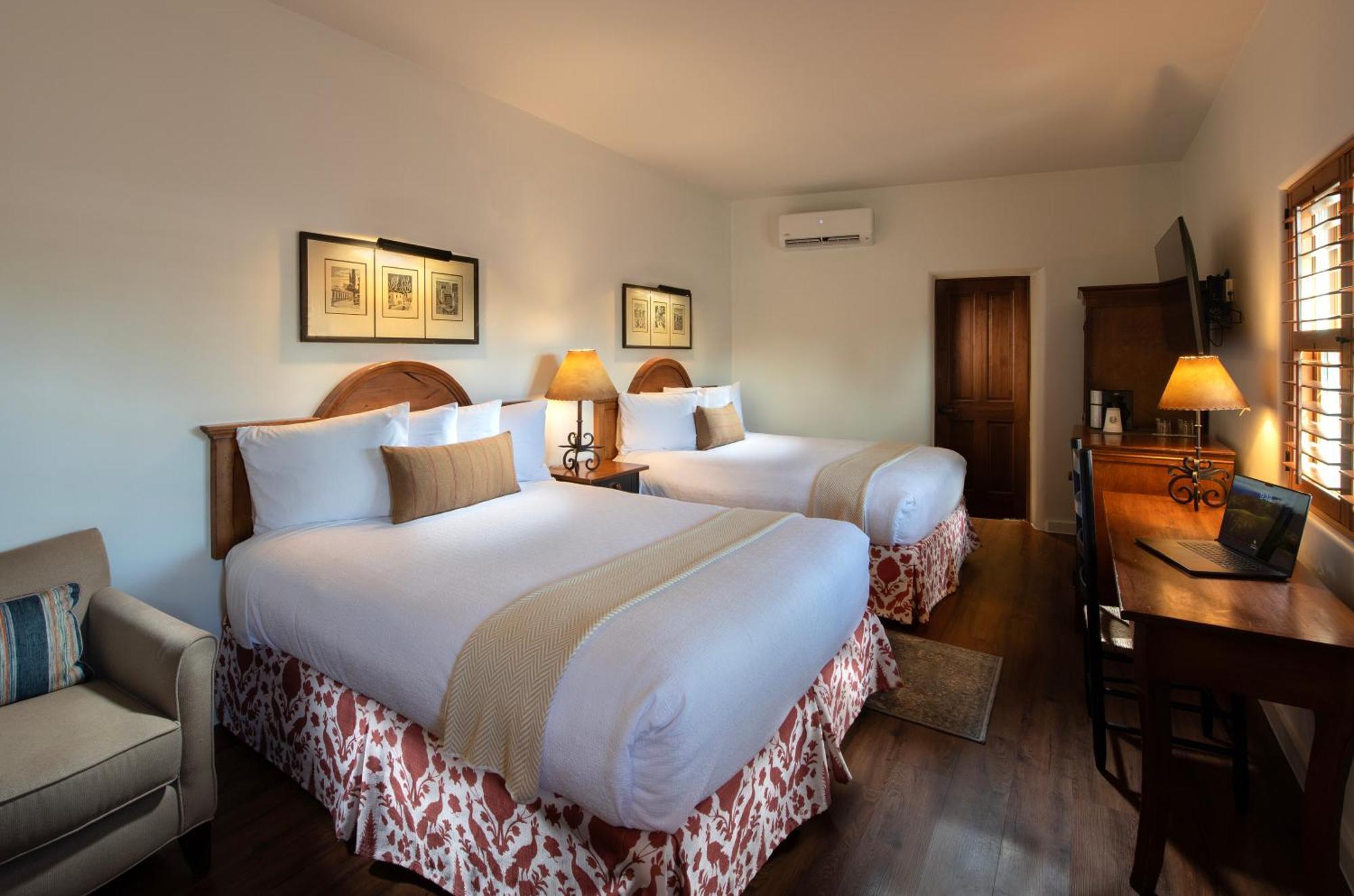 Deluxe Queen Room,1658092592:JPEG