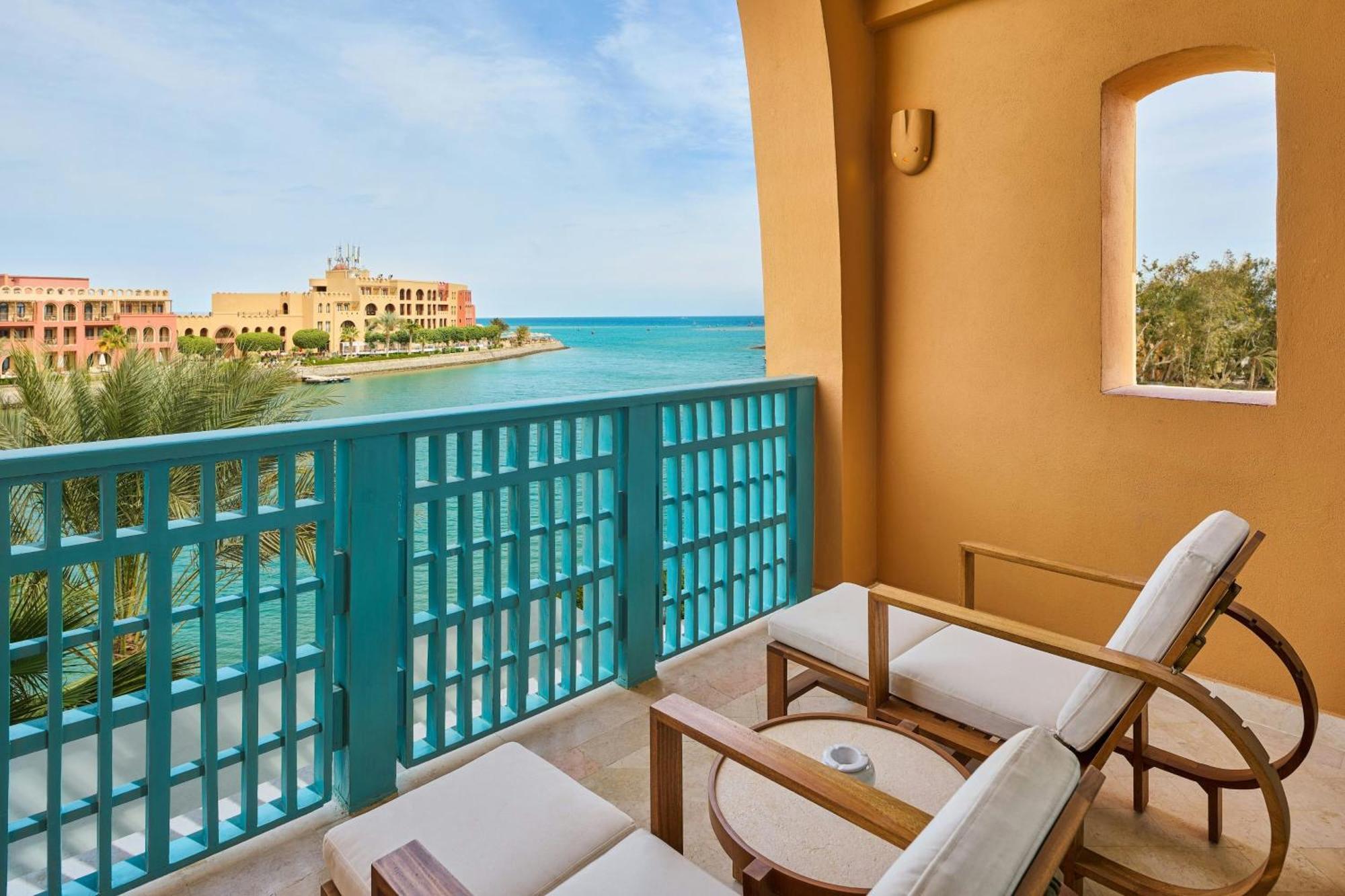 Chambre Lit King-Size - Vue Partielle sur Mer