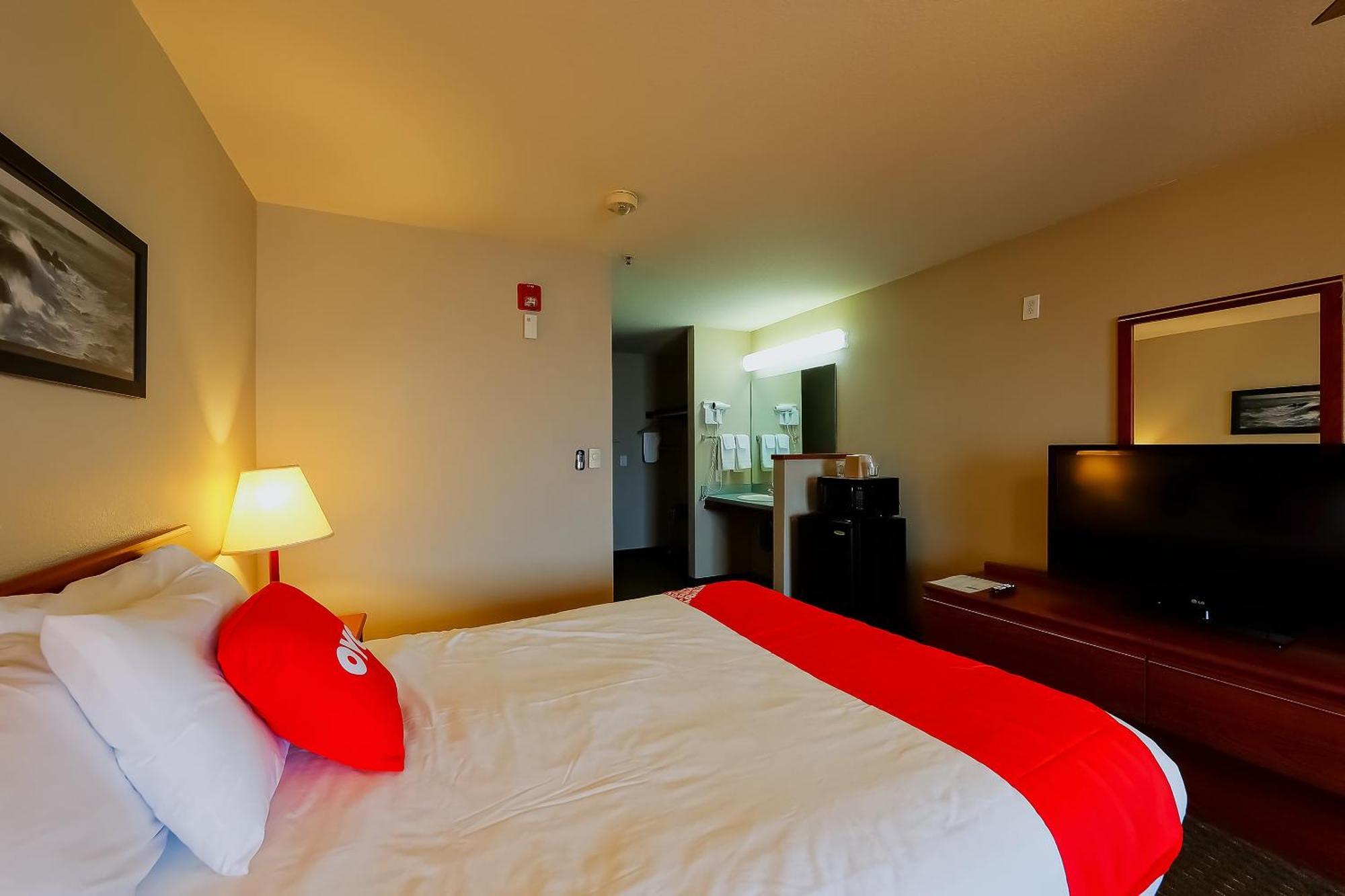 Queen Room Accessible Bay view Pet Friendly