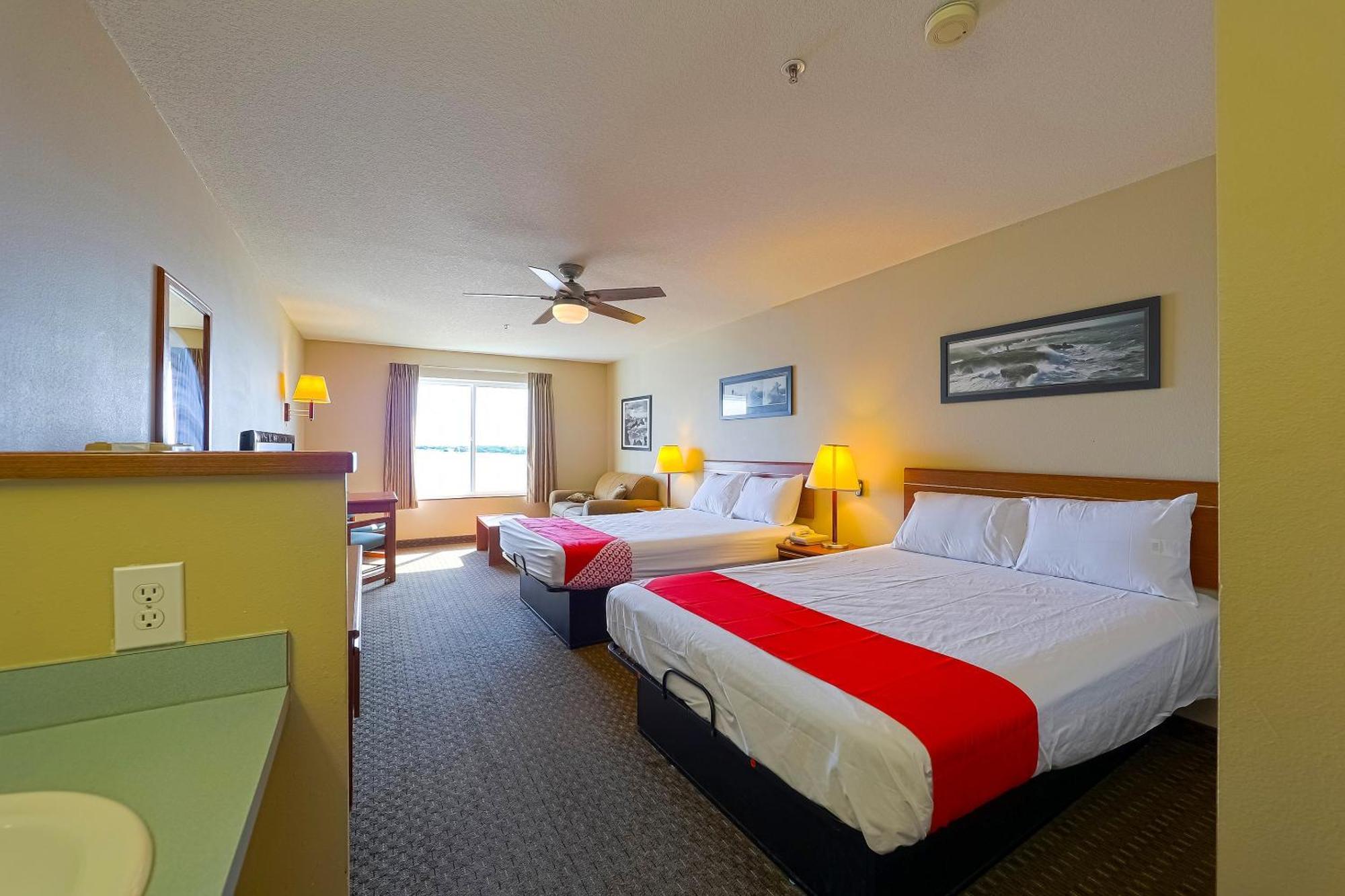 Double Queen Room Bay View Pet Friendly