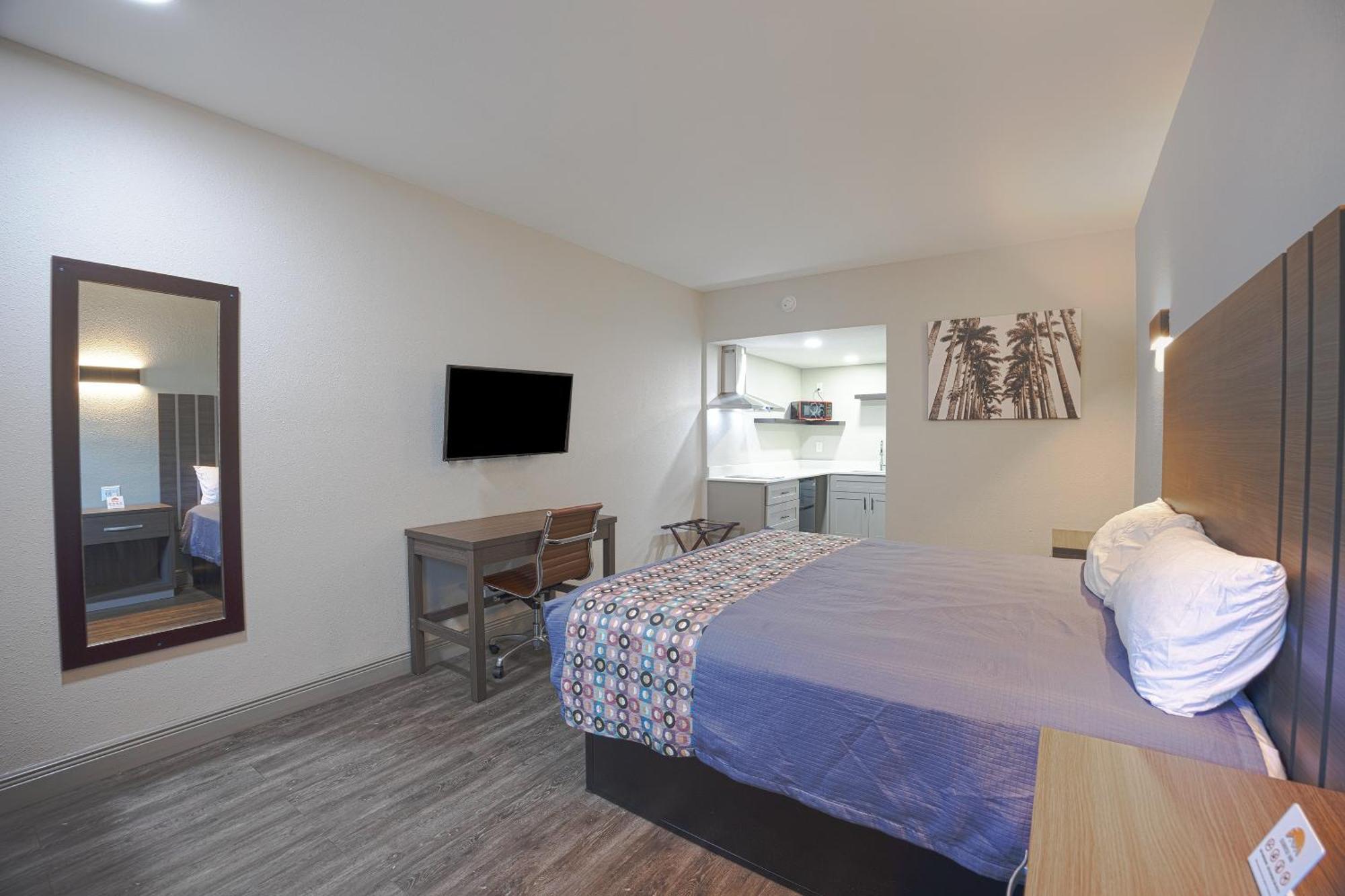 King Bed Kitchenette Non-Smoking