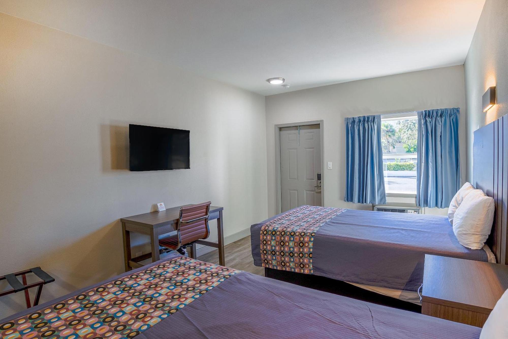 2 Full Beds Non-Smoking