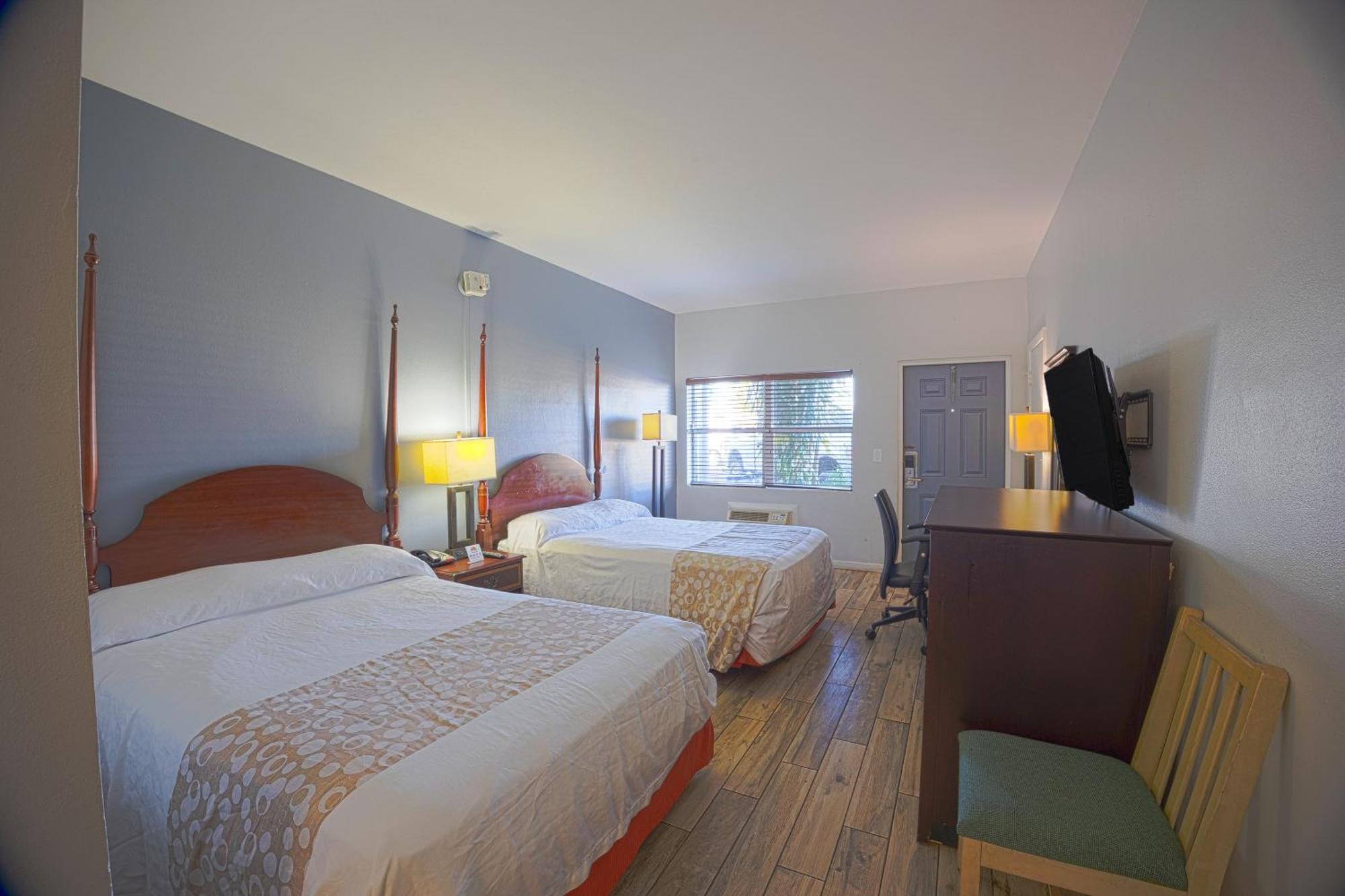 2 Full Bed Accessible