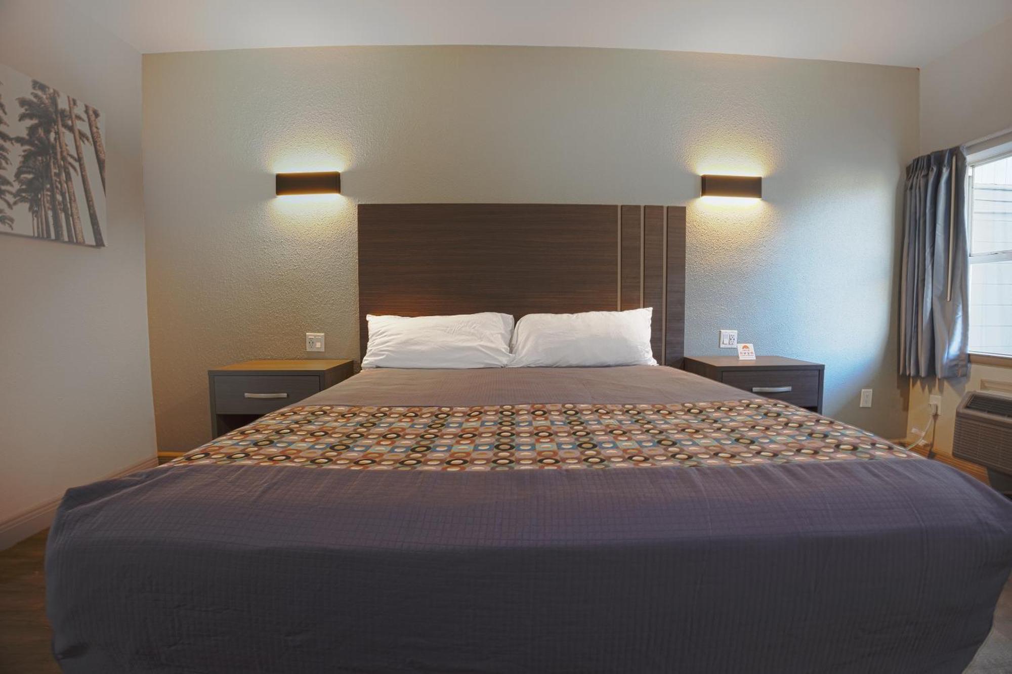 King Bed Kitchenette Non-Smoking