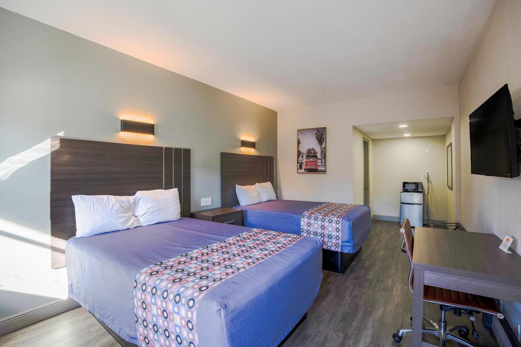 2 Full Beds Non-Smoking