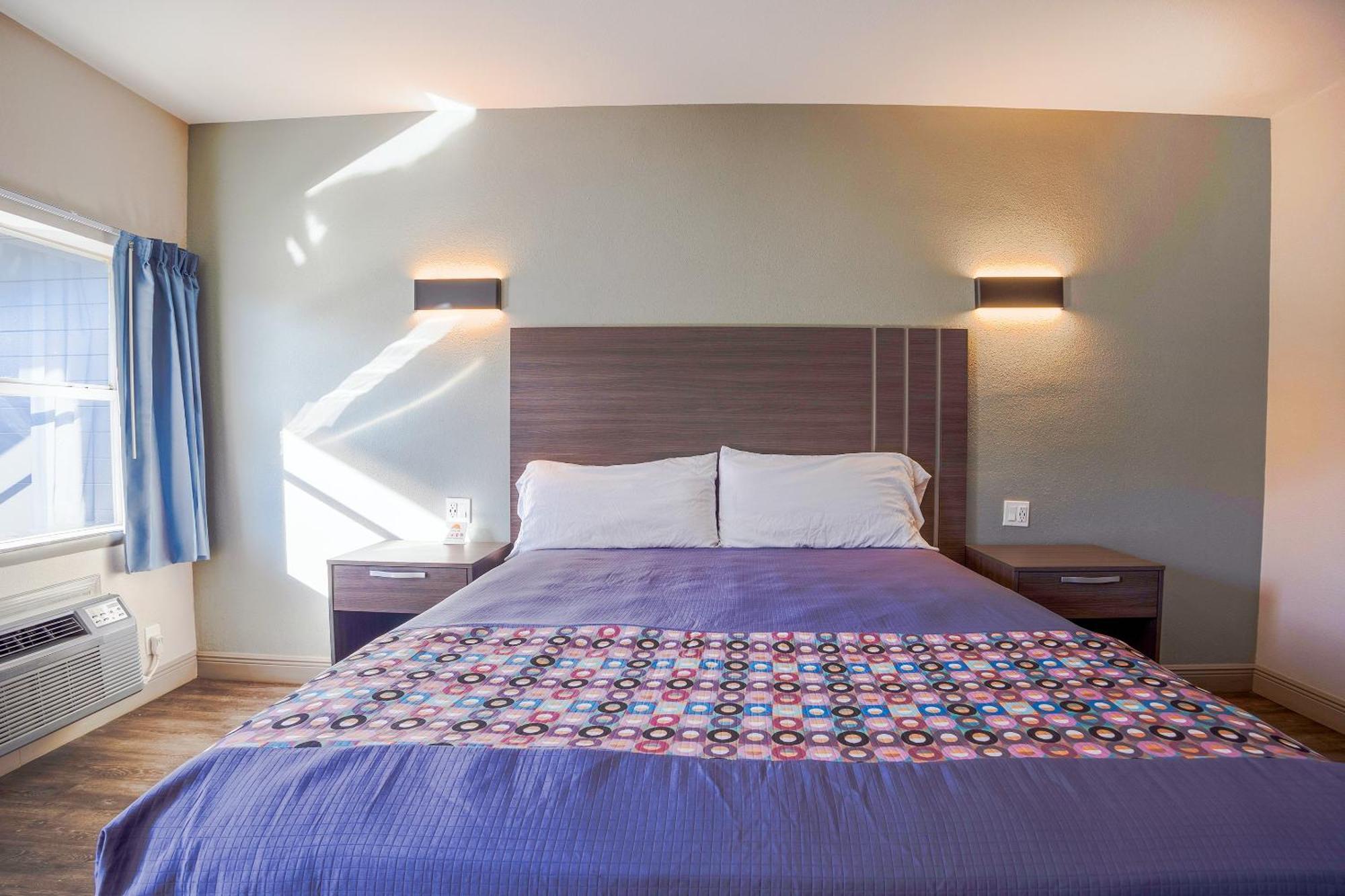 King Bed Non-Smoking