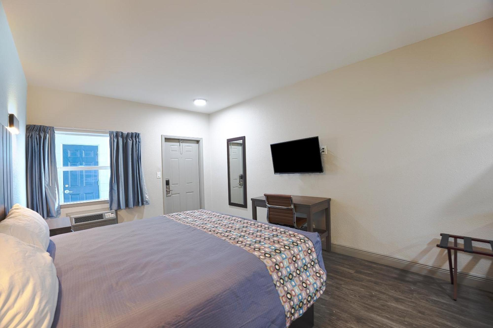 King Bed Kitchenette Non-Smoking
