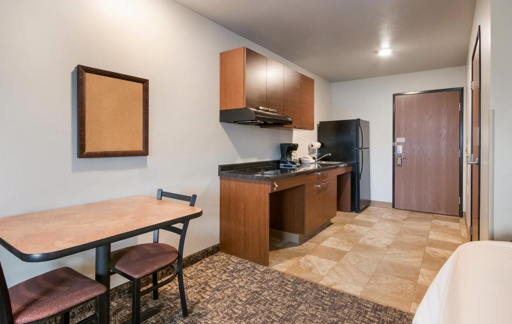 Queen Room - Mobility Accessible