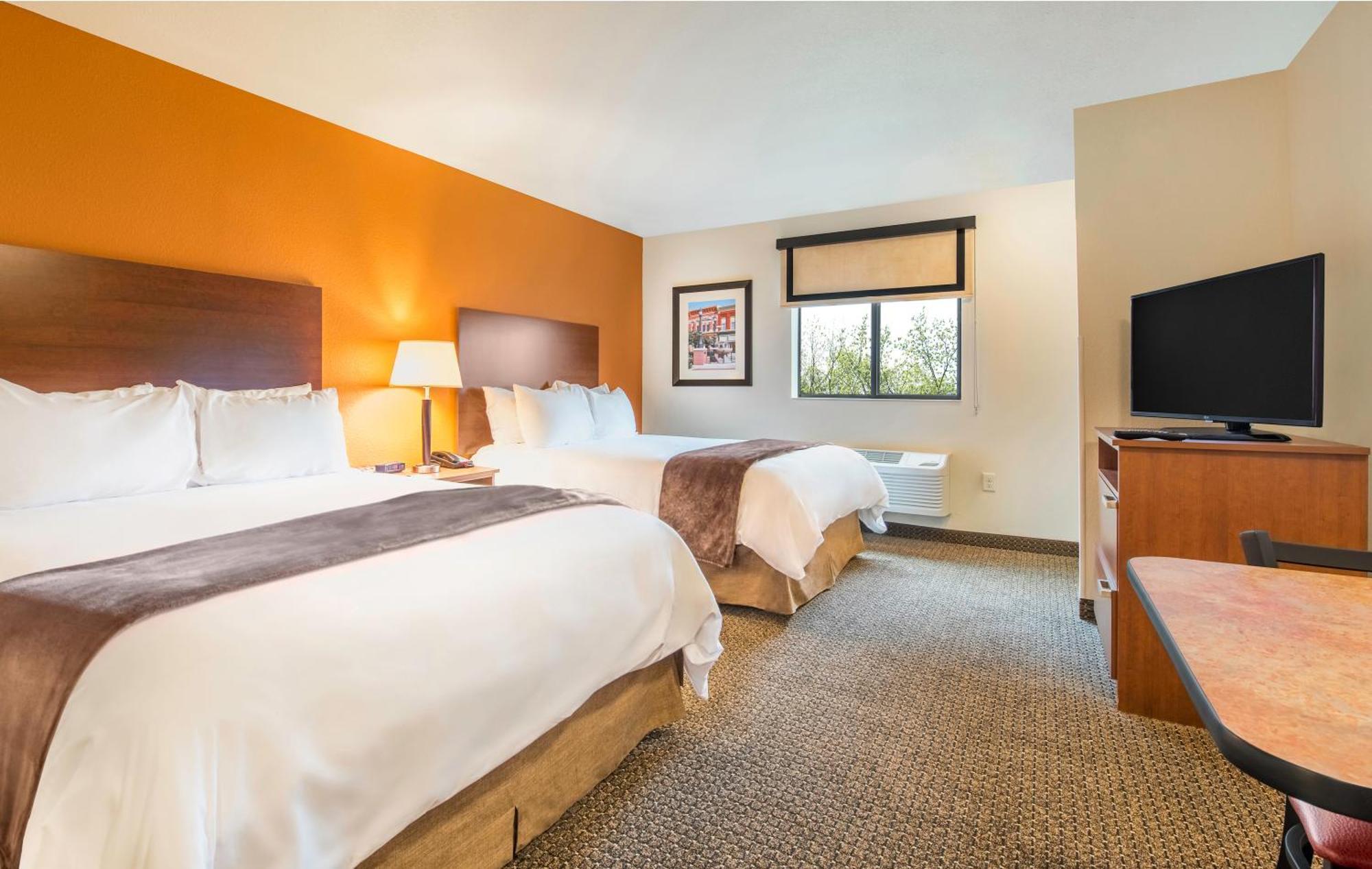Queen Room with Two Queen Beds - Hearing Accessible