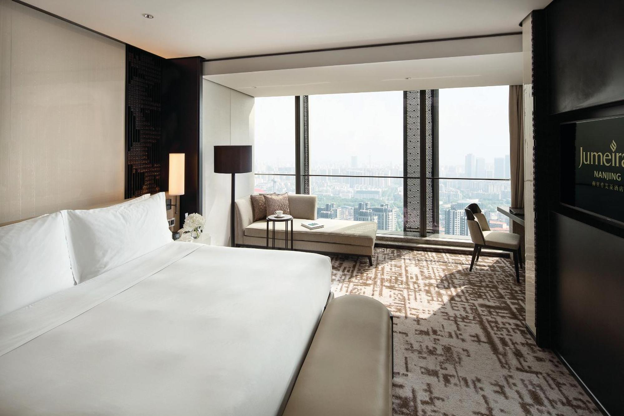 Grand Deluxe King Room City View