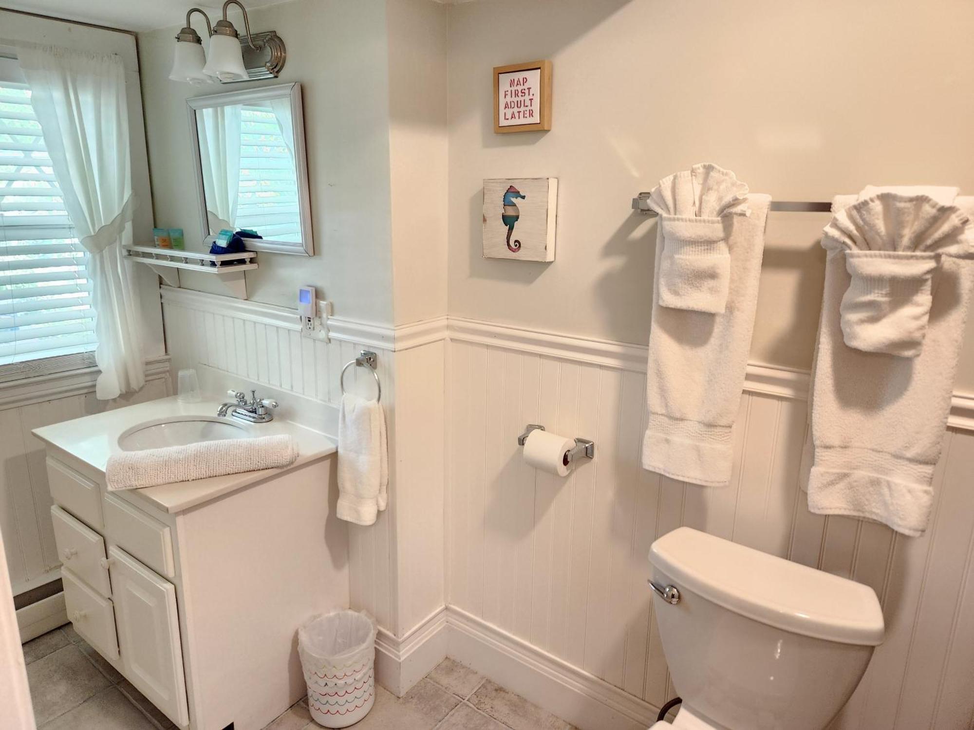 Deluxe Queen Suite