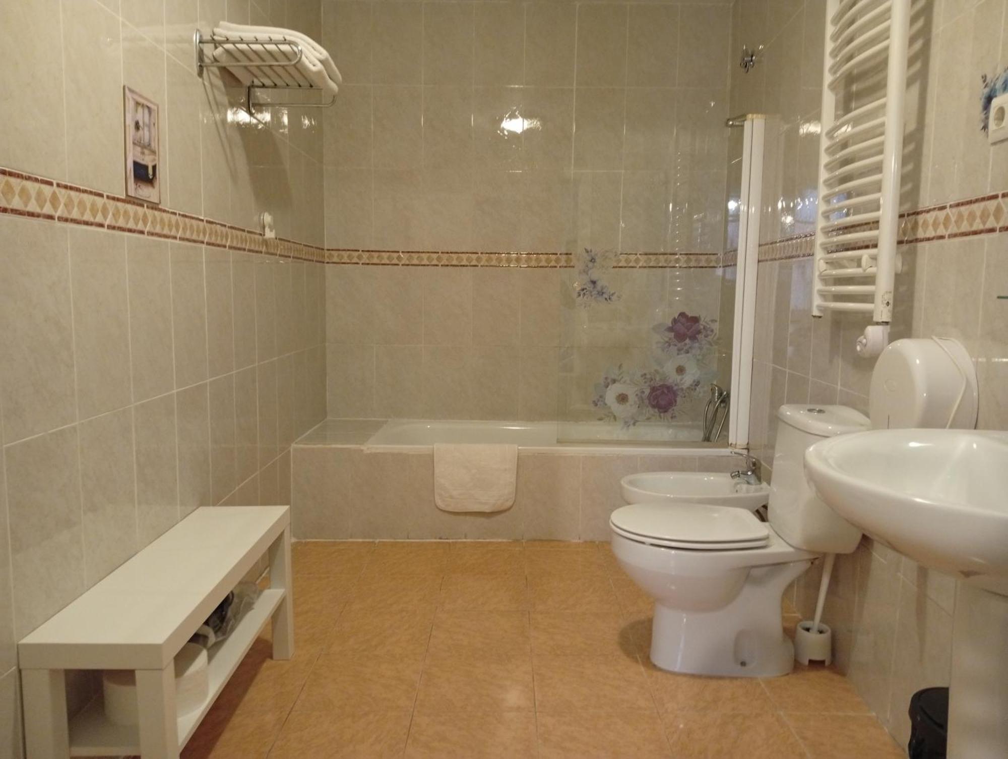 Twin Room Private Bathroom