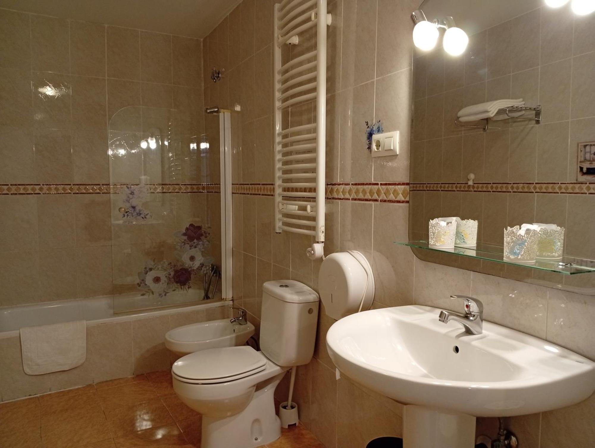 Twin Room Private Bathroom