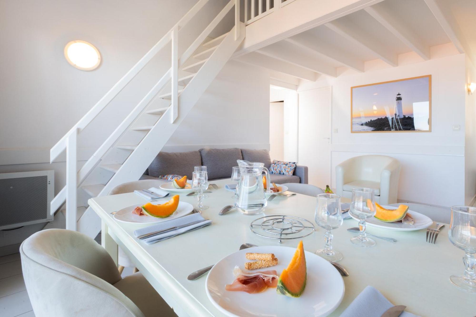 3-Room Apartment Sea or Swimming Pool Side