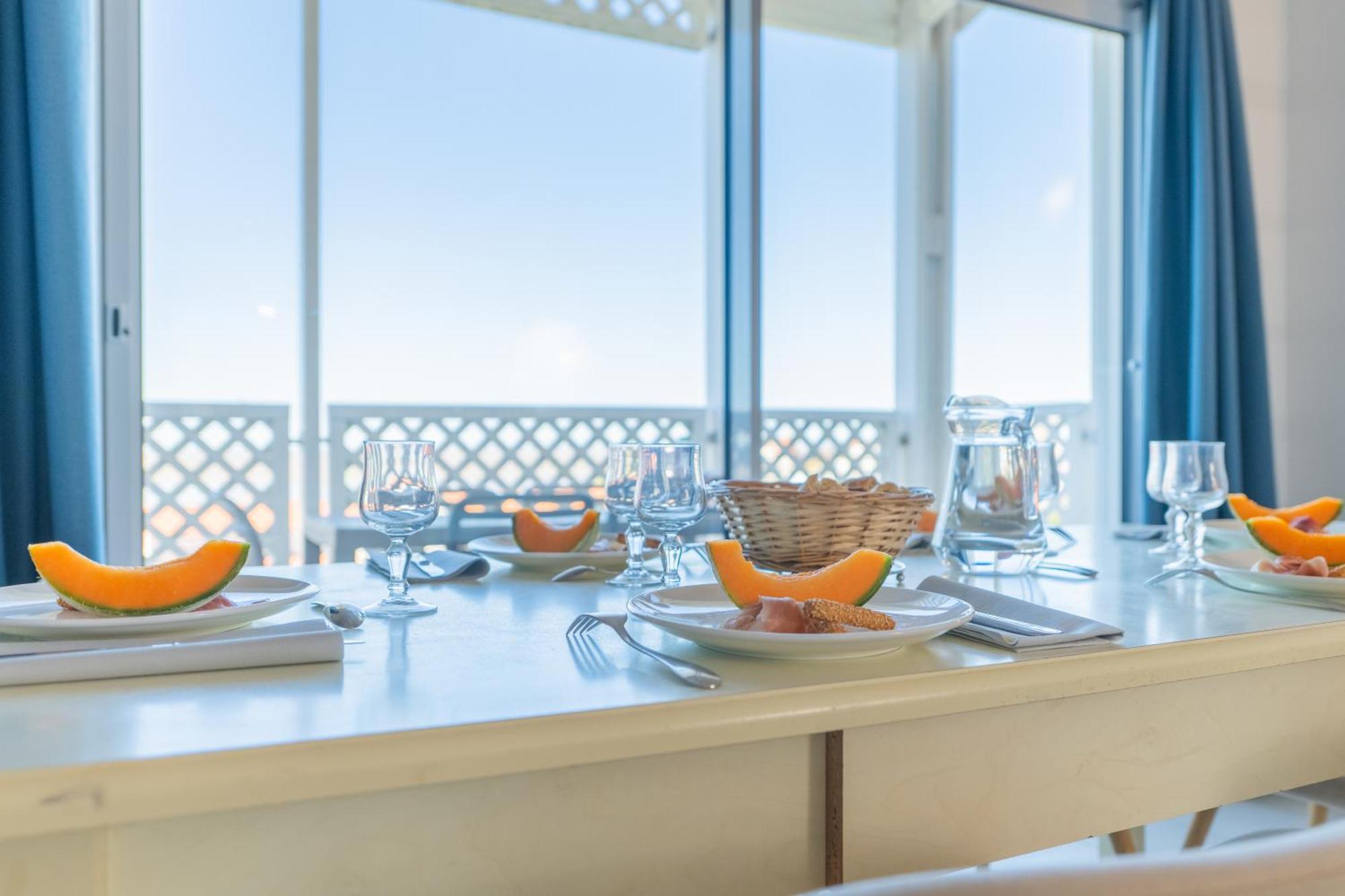 3-Room Apartment Sea or Swimming Pool Side