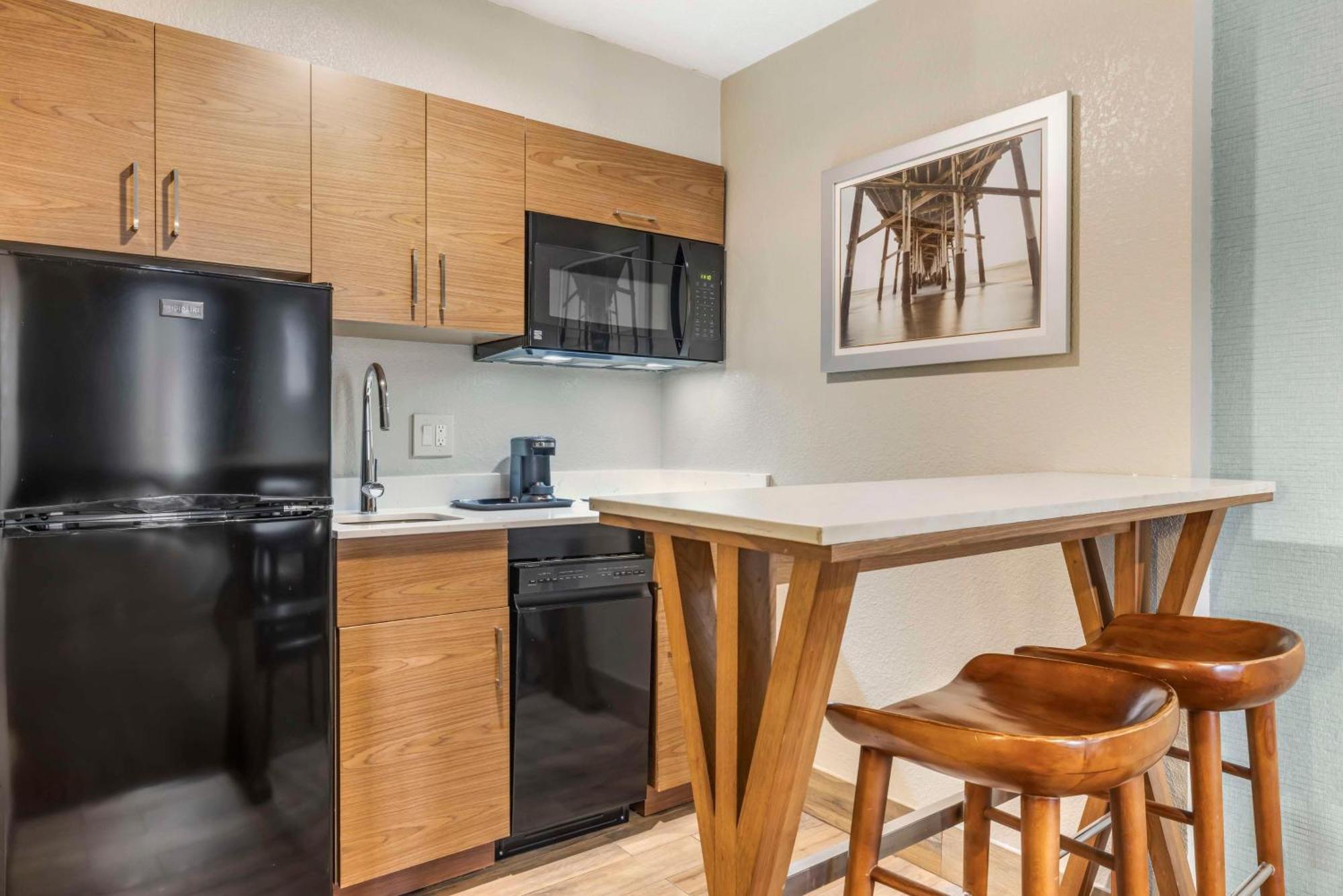 One-Bedroom King Suite Full Kitchen Sofa Non-Smoking