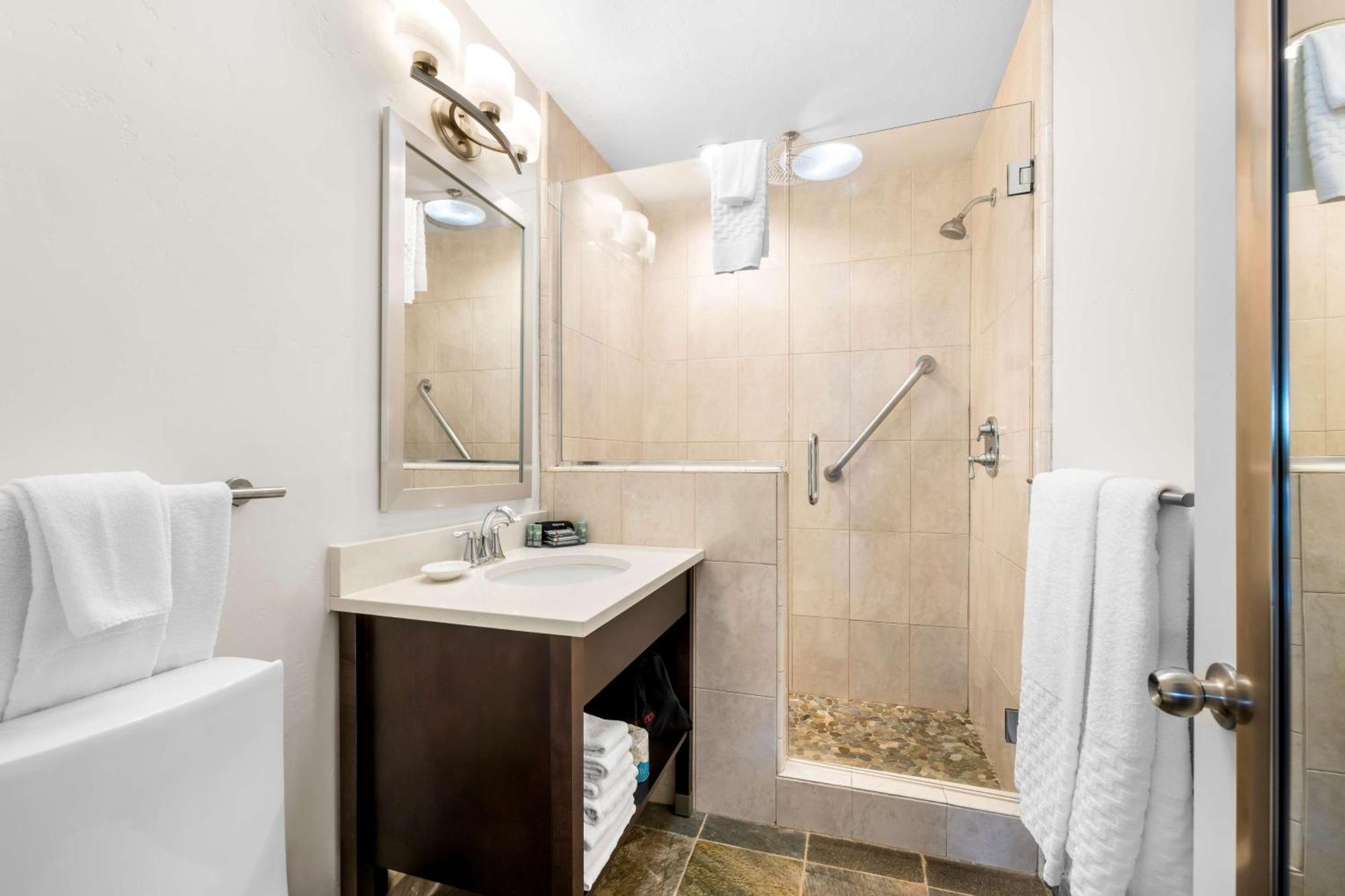 Two-Bedroom Suite with Three Queen Beds and River View - Non-Smoking