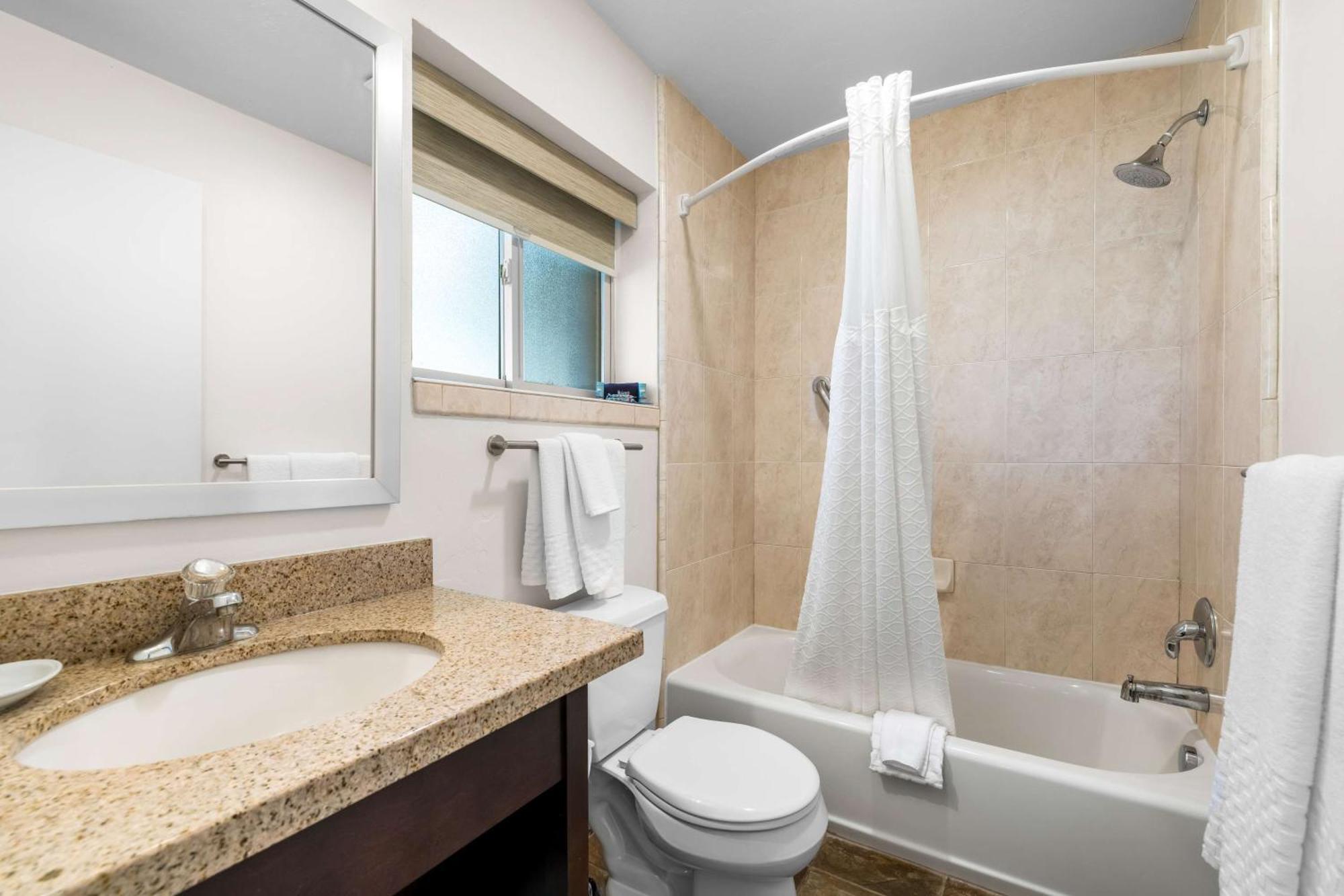 Queen Room with Two Queen Beds with River View - Non smoking
