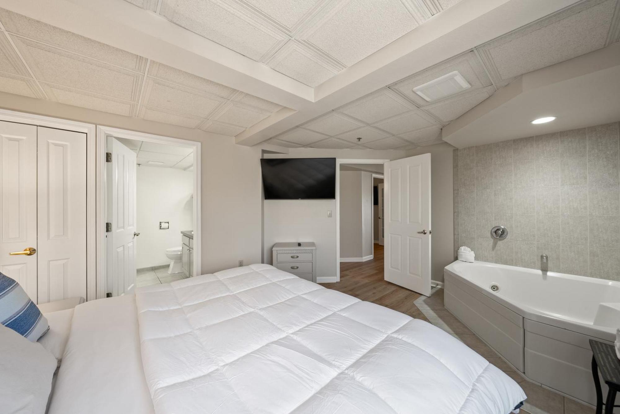 Two-Bedroom Suite,1659465303:JPEG