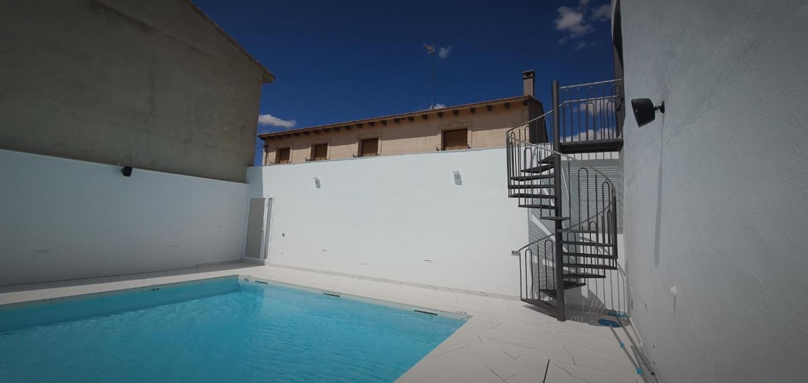 Apartamento de 2 dormitorios con vistas a la piscina