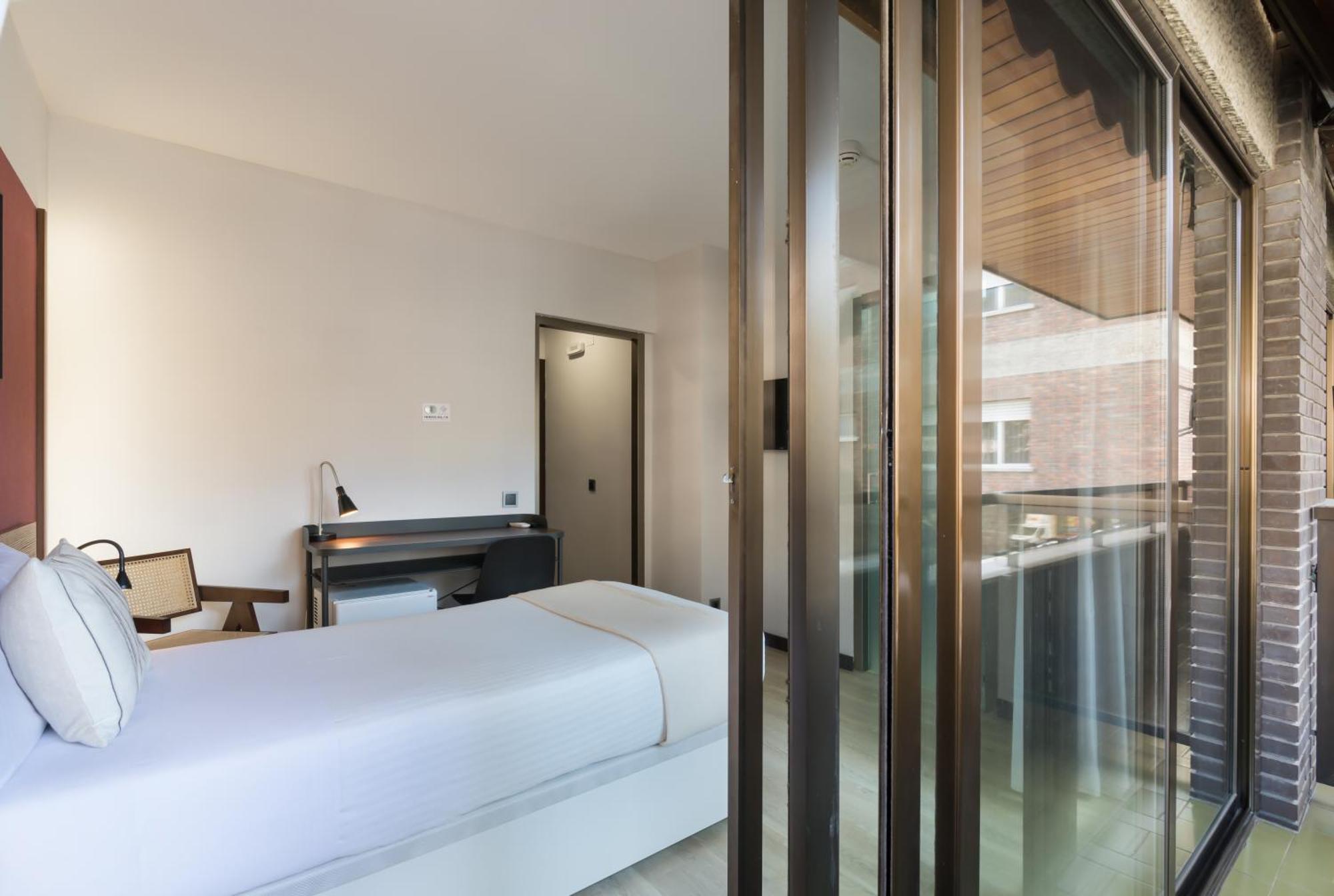 Single Room Balcony