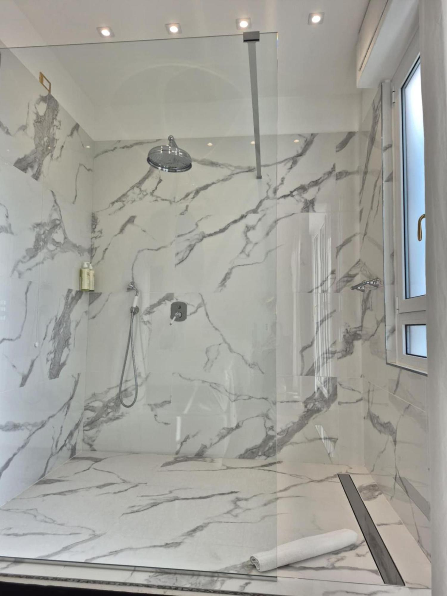Deluxe Suite Spa Bath