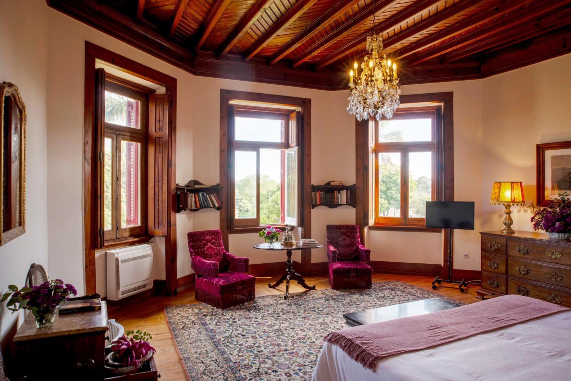 Superior King Room Garden View