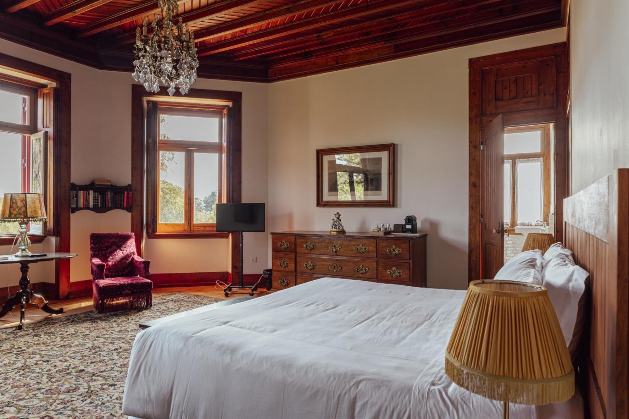 Superior King Room Garden View