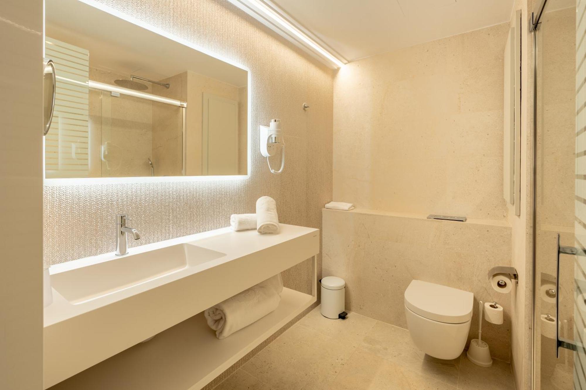 Double or Twin Room Balcony