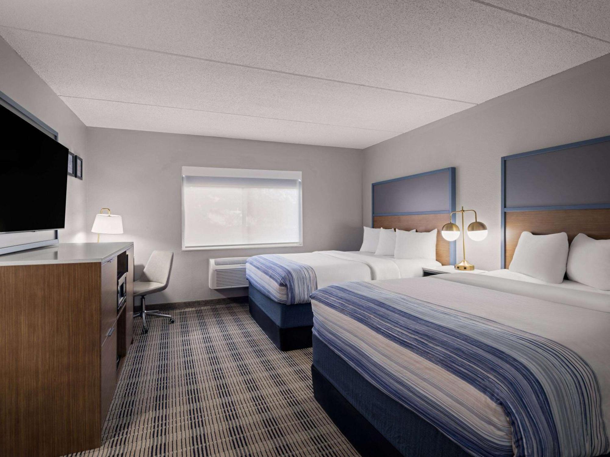 Queen Room with Two Queen Beds - Non-Smoking,1660287170:JPEG