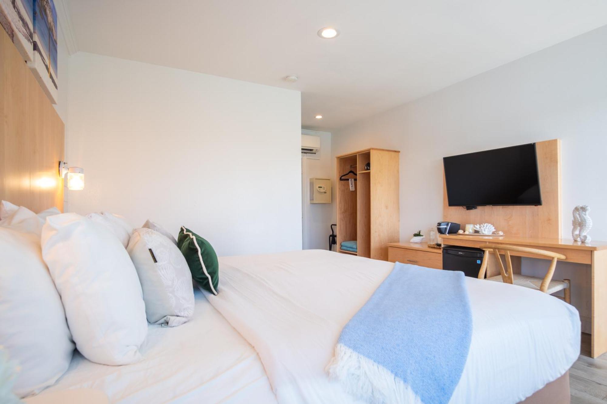 Standard King Room Waterfront