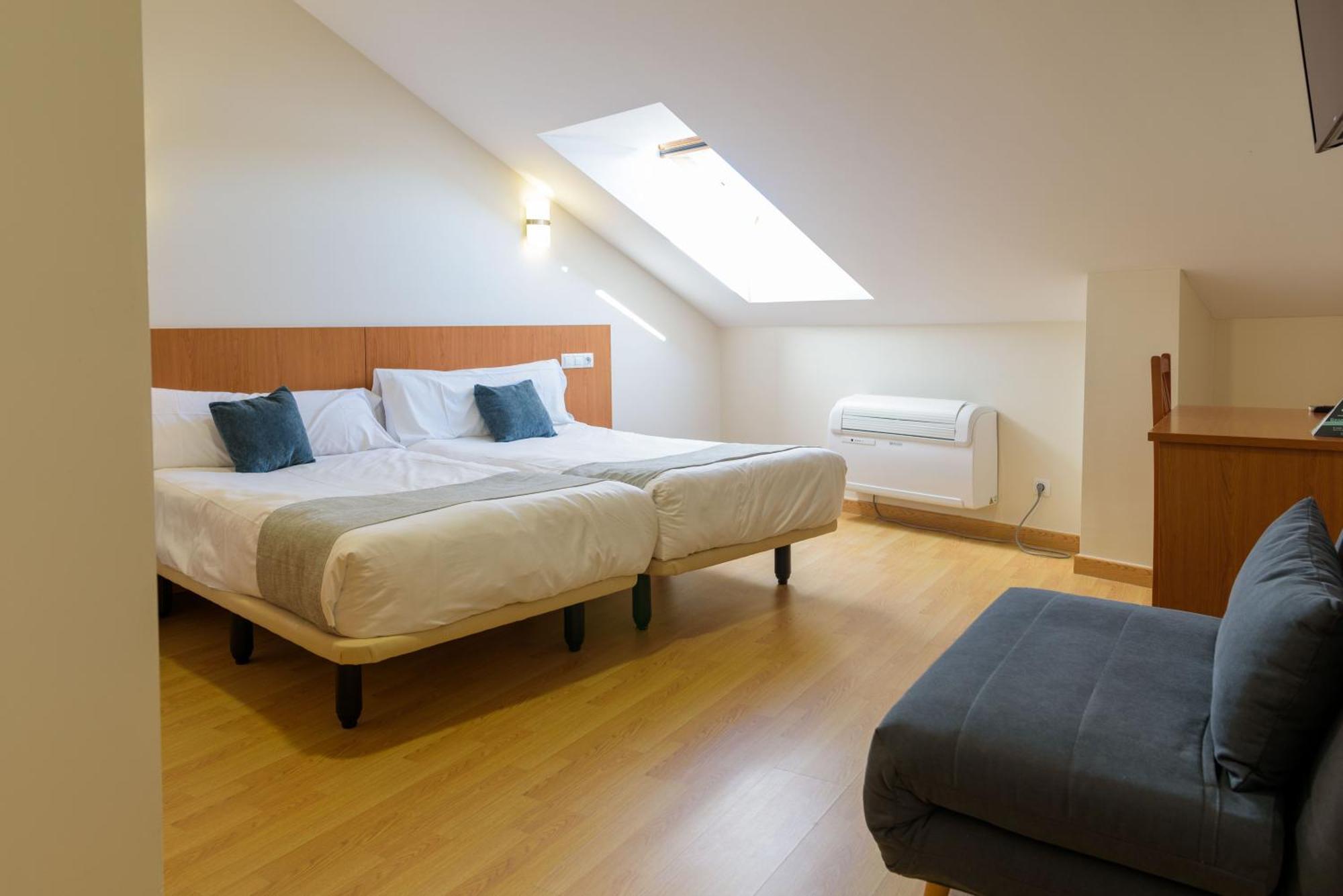 Triple Room,1660288800:JPEG