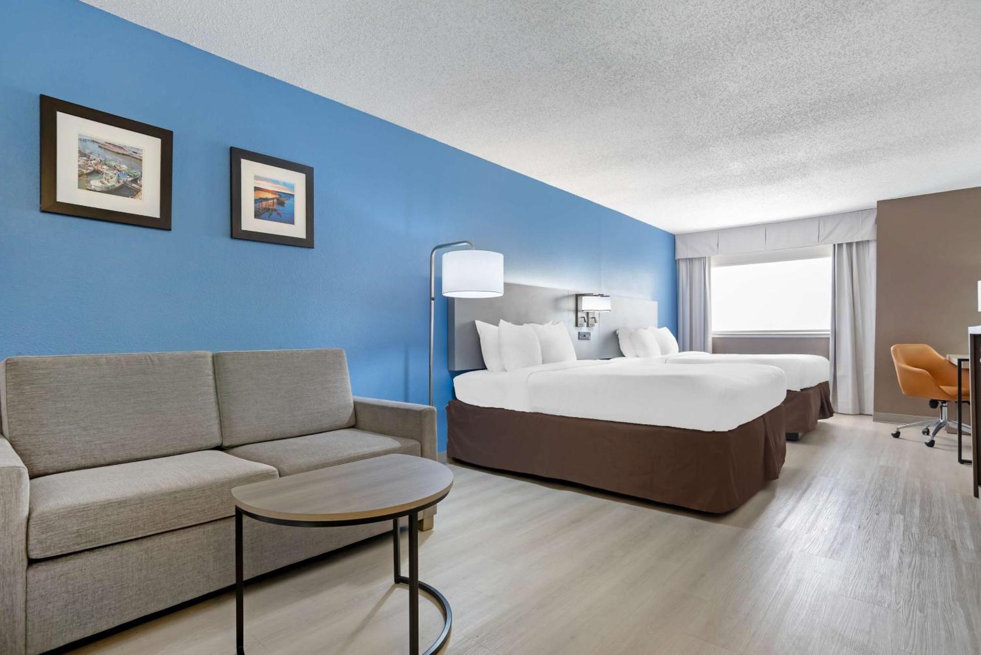 2 Queen Beds 2 Person Sofabed