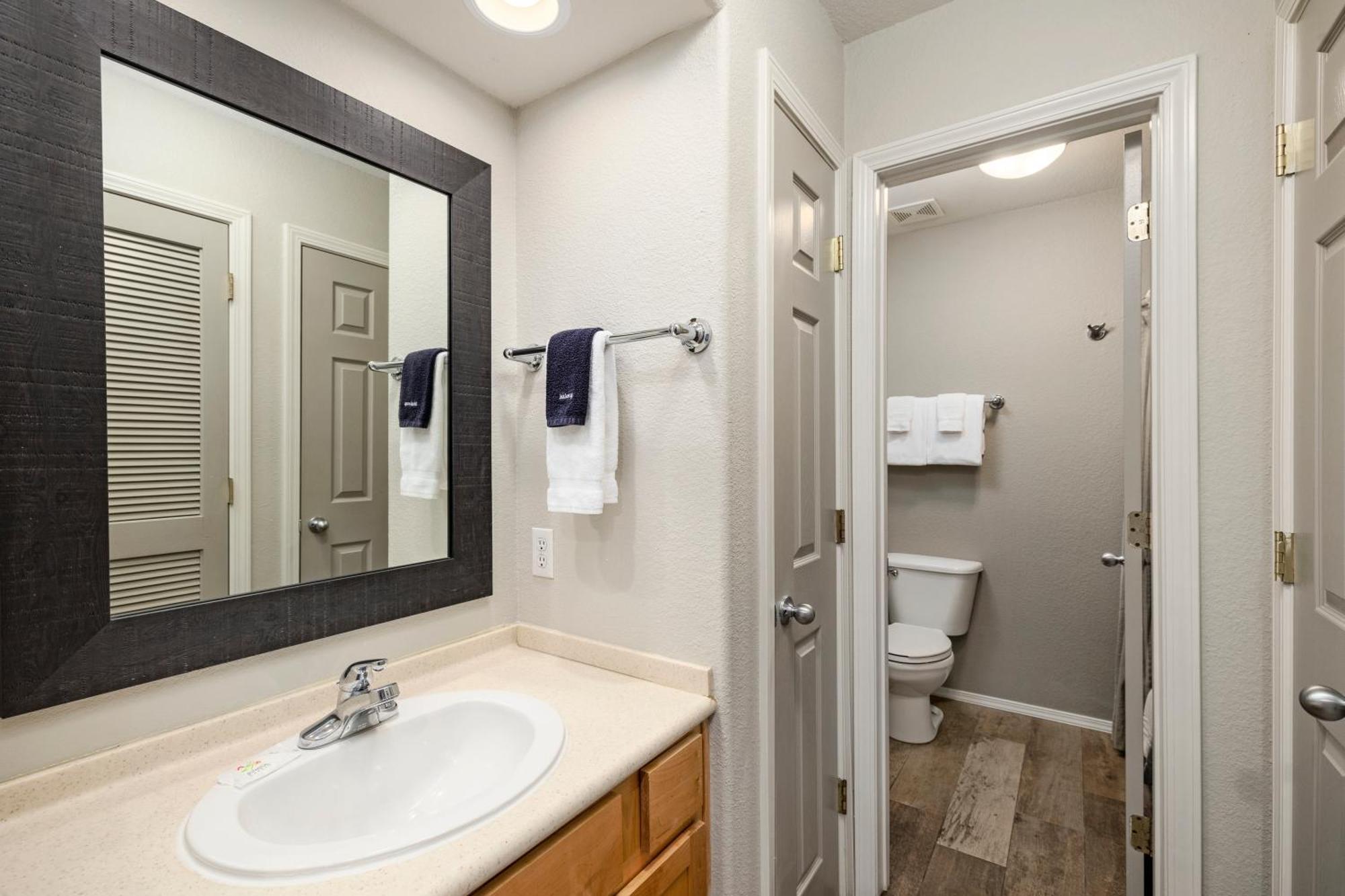 Condo 1 Bedroom Kitchen Lakeside