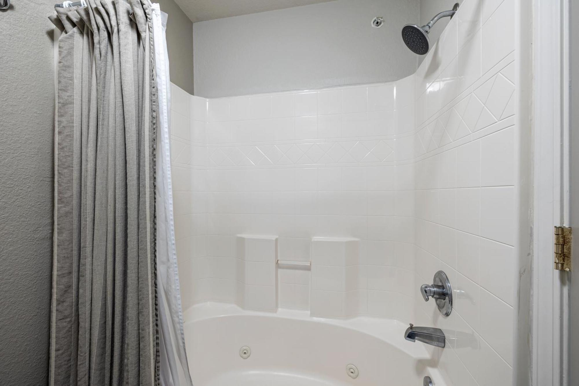 Condo 1 Bedroom Kitchen Lakeside