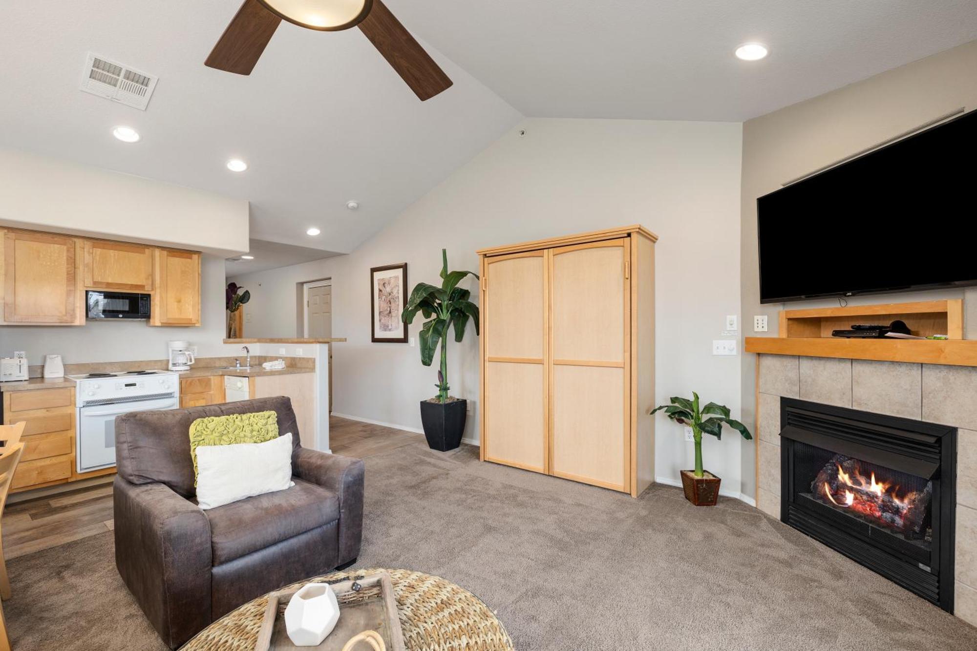 Condo 1 Bedroom Kitchen Lakeside