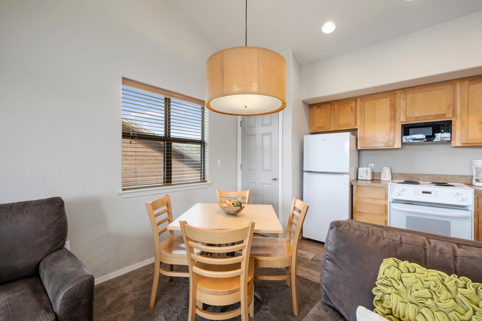 Condo 1 Bedroom Kitchen Lakeside