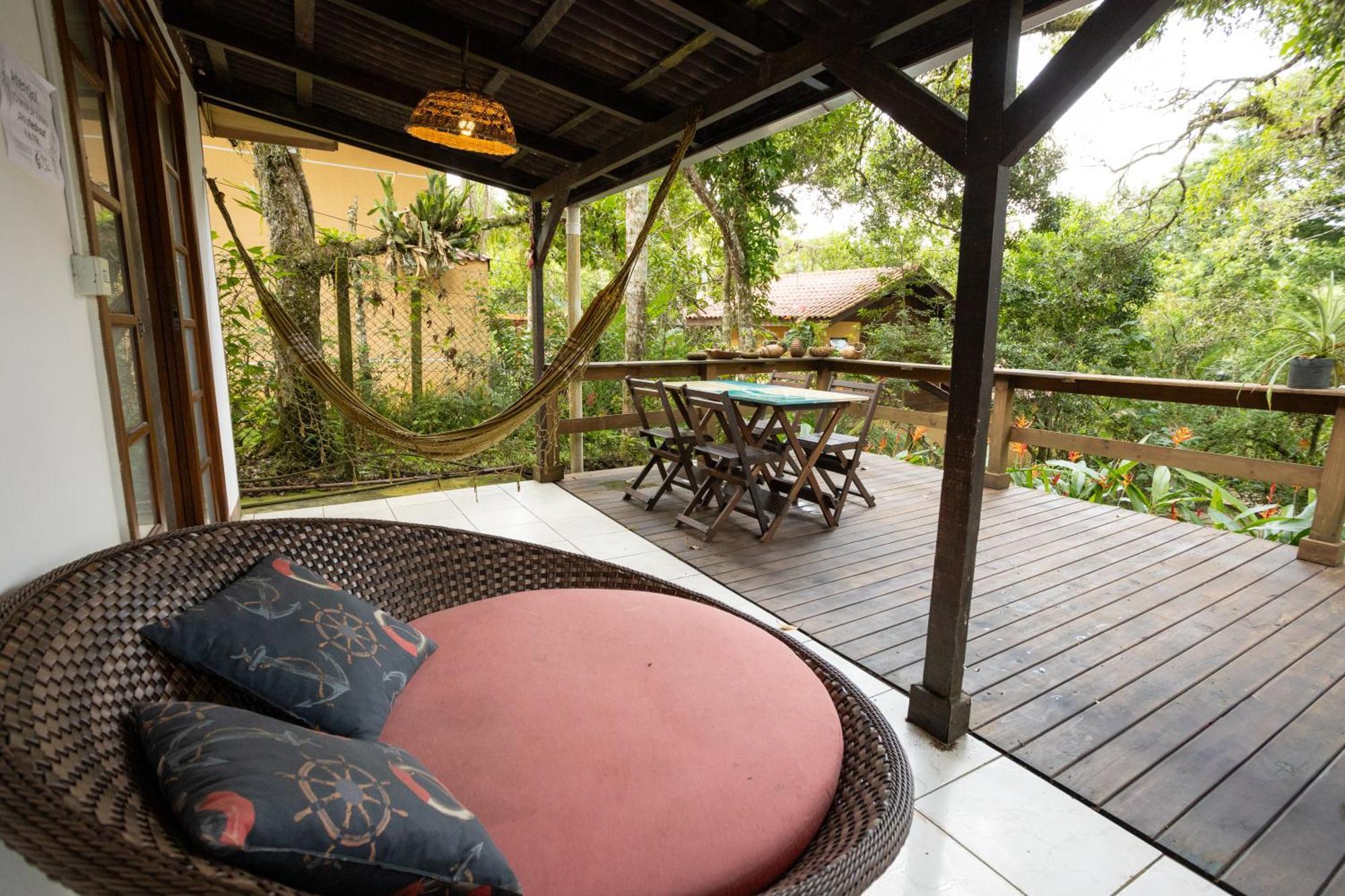Suíte com Vista do Jardim