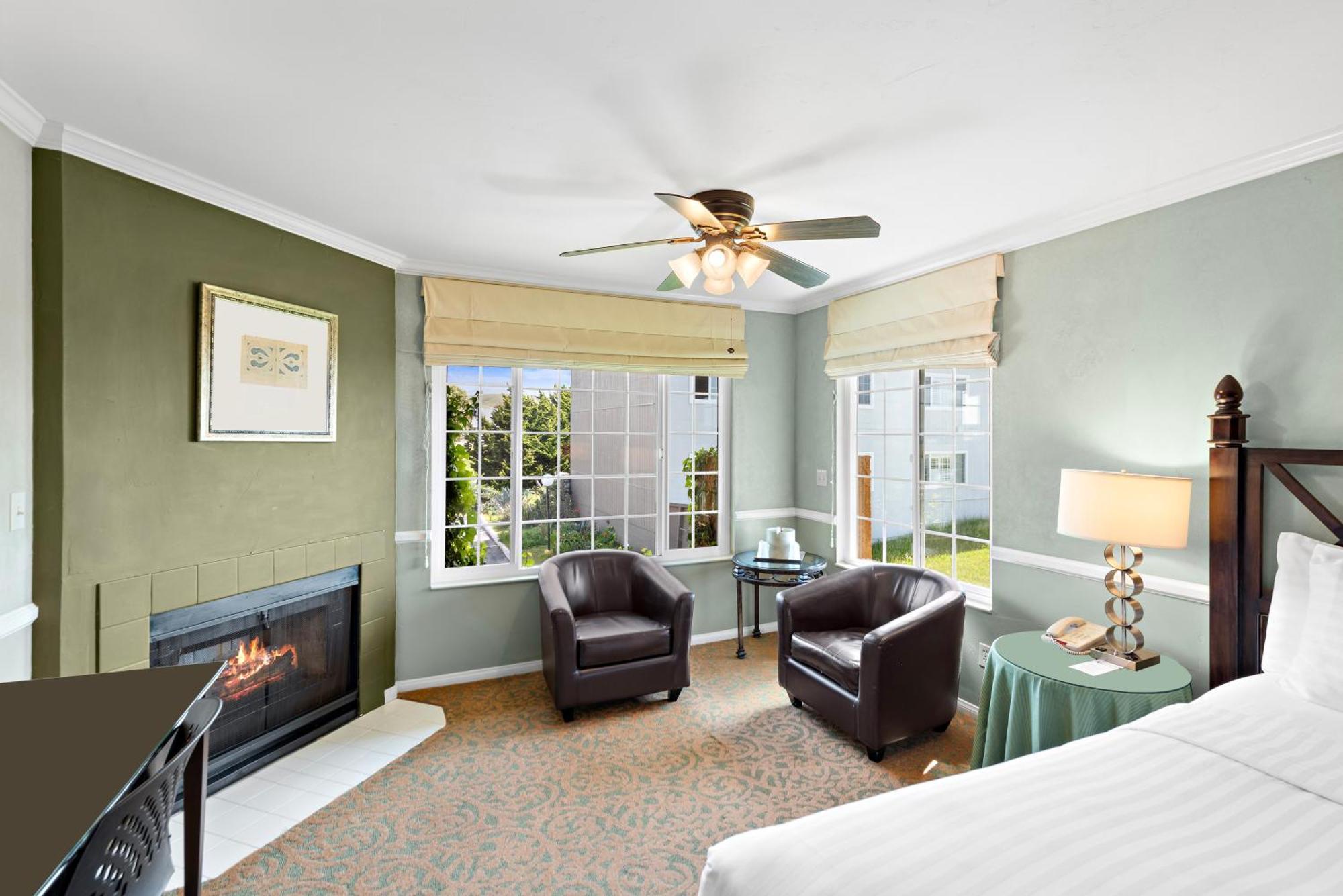 Deluxe King Room