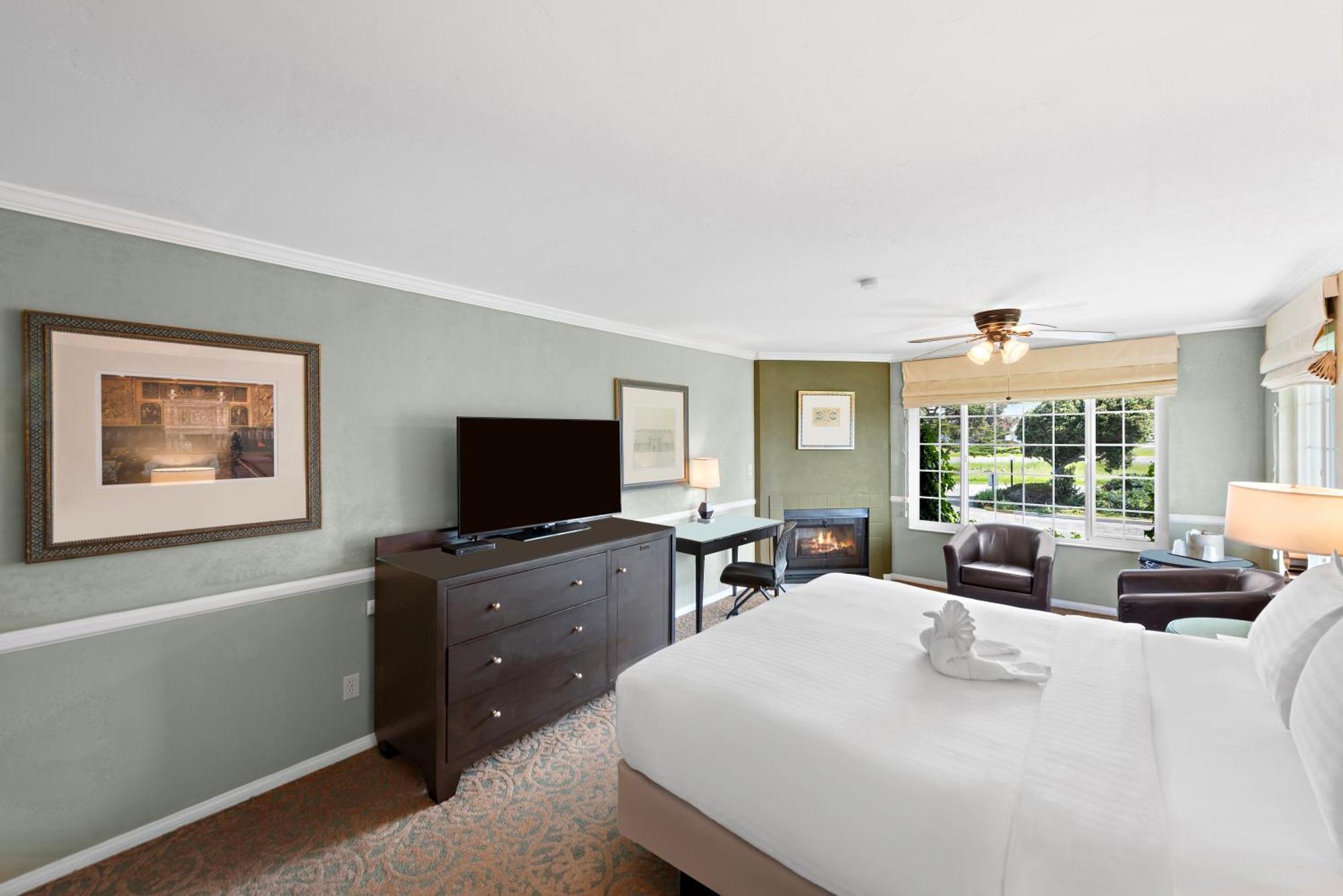 Deluxe King Room