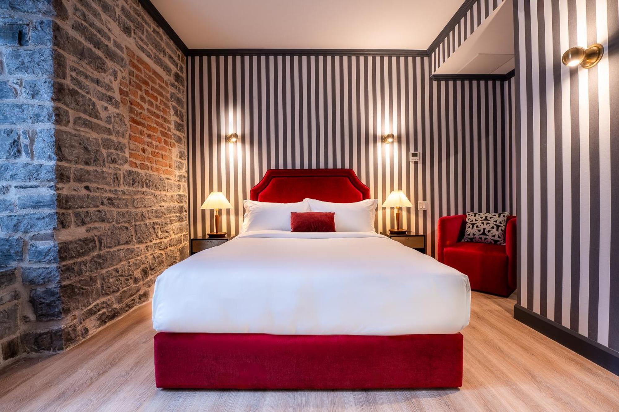 Standard Queen Room