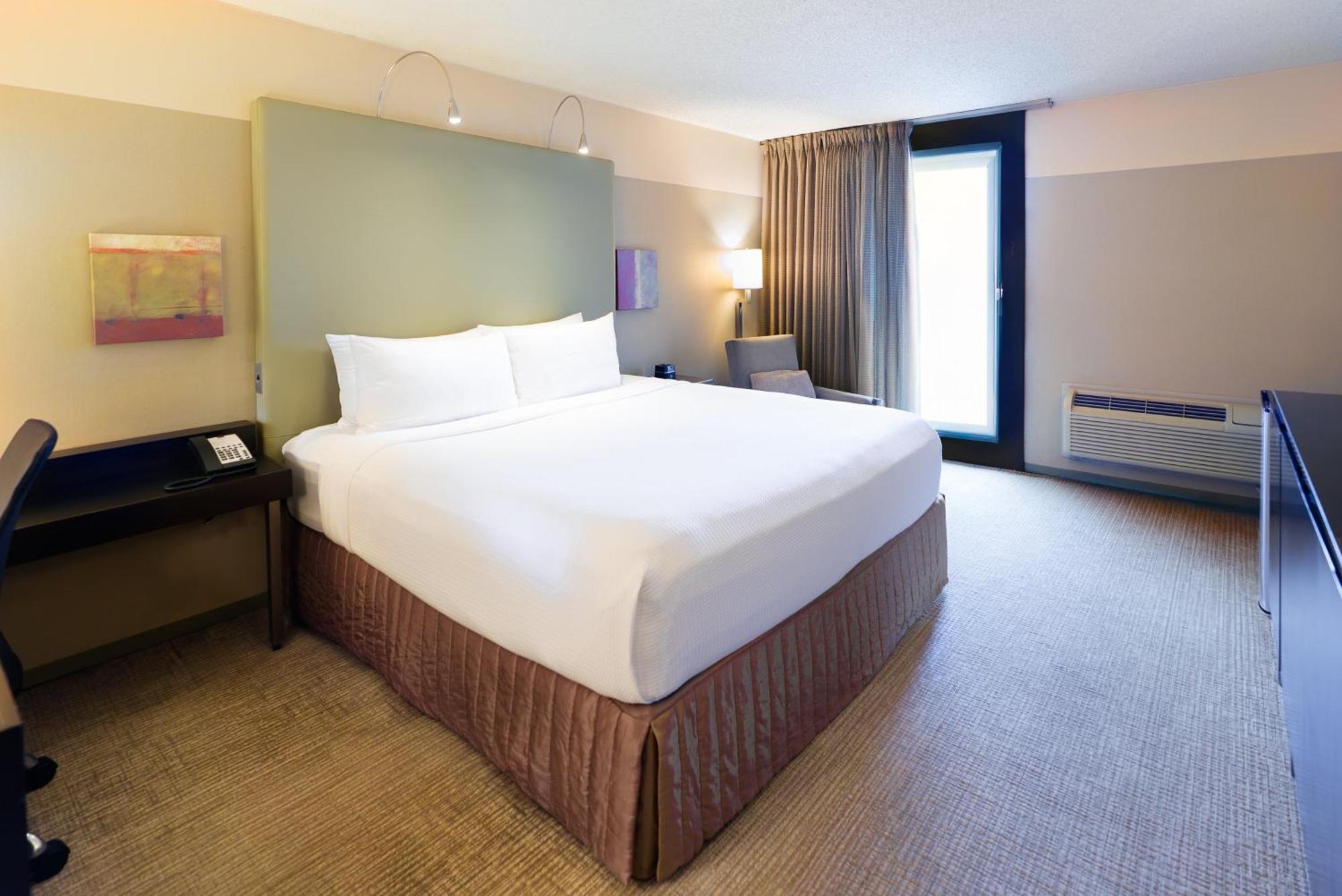 Standard King Room Balcony High Floor