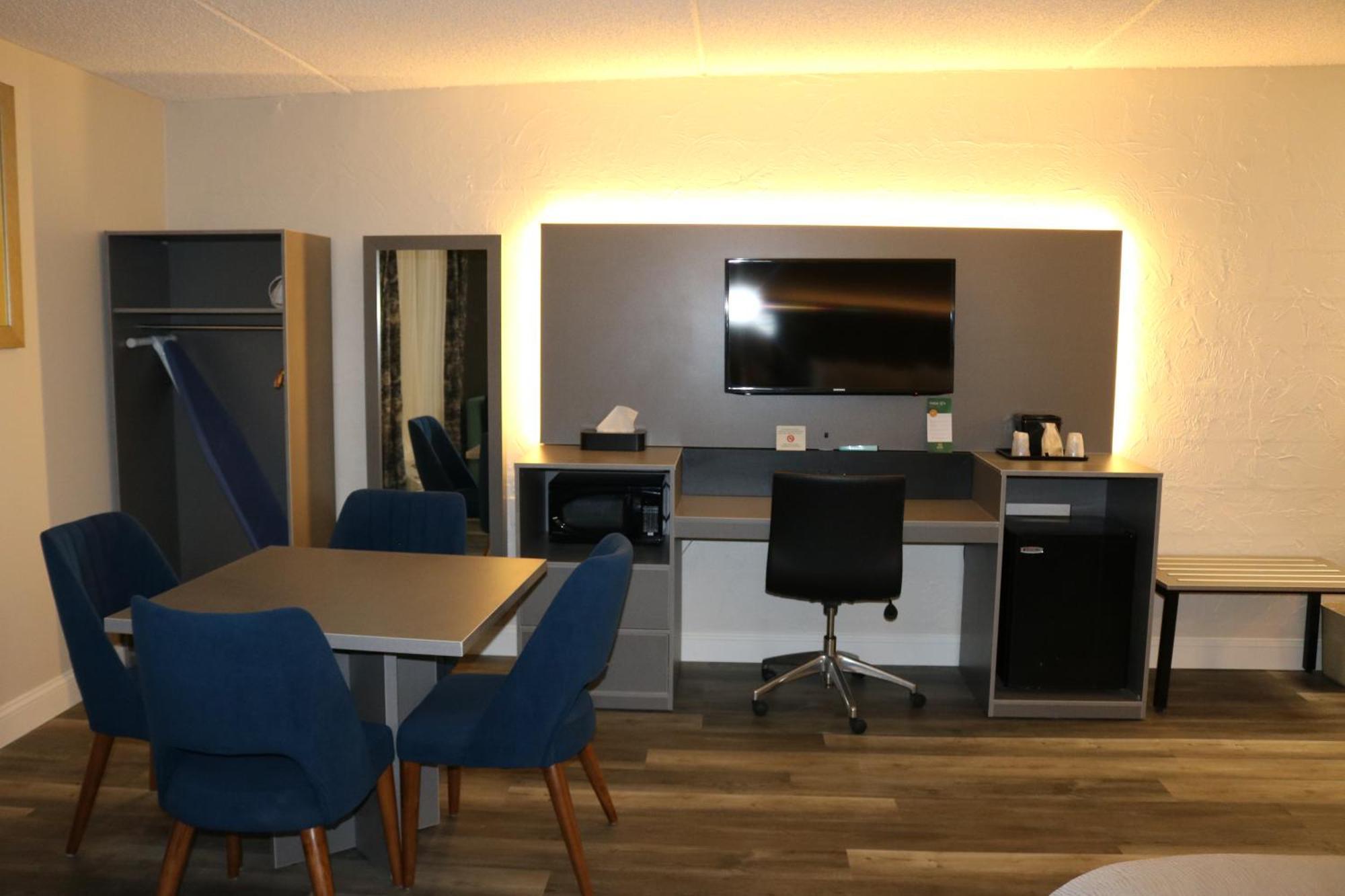 King Suite Non Smoking or Pet Friendly