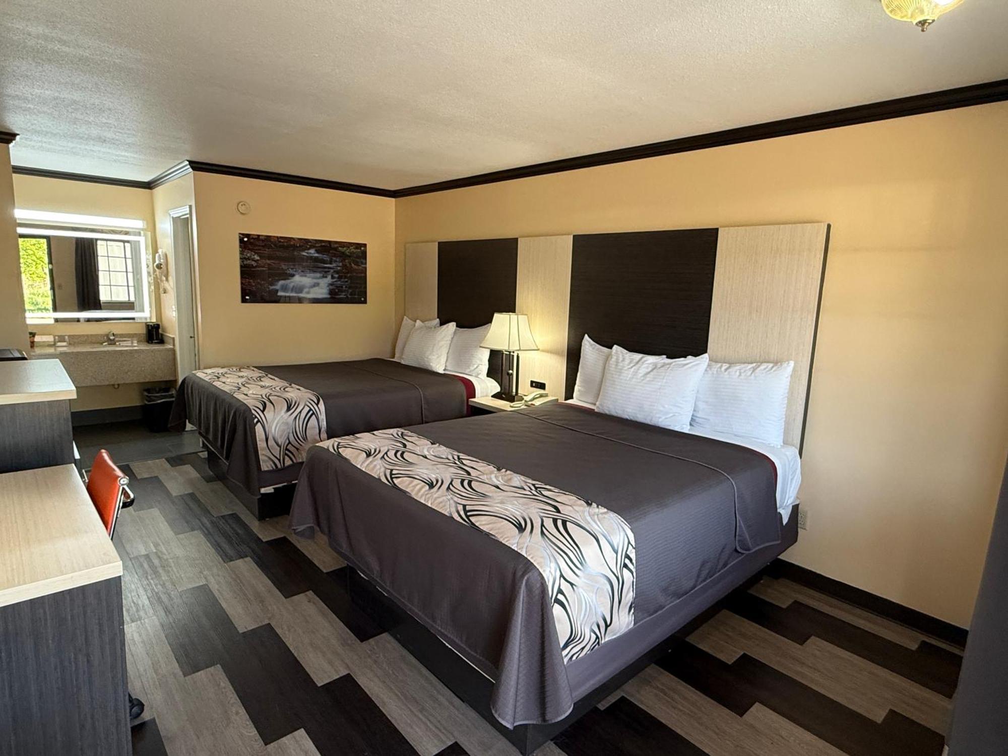 Queen Room Two Queen Beds Smoking