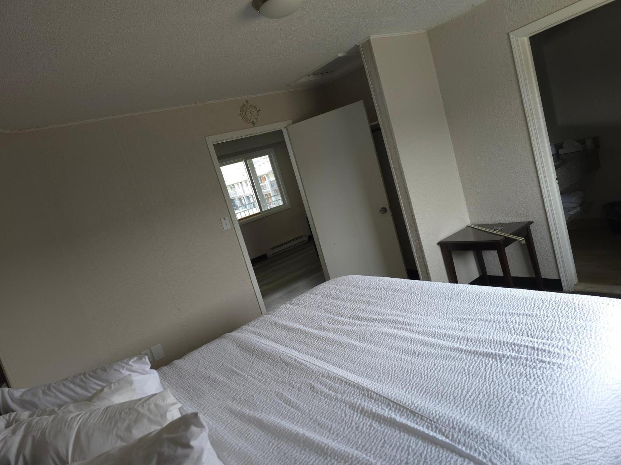 One-Bedroom Edison King Suite Non-Smoking