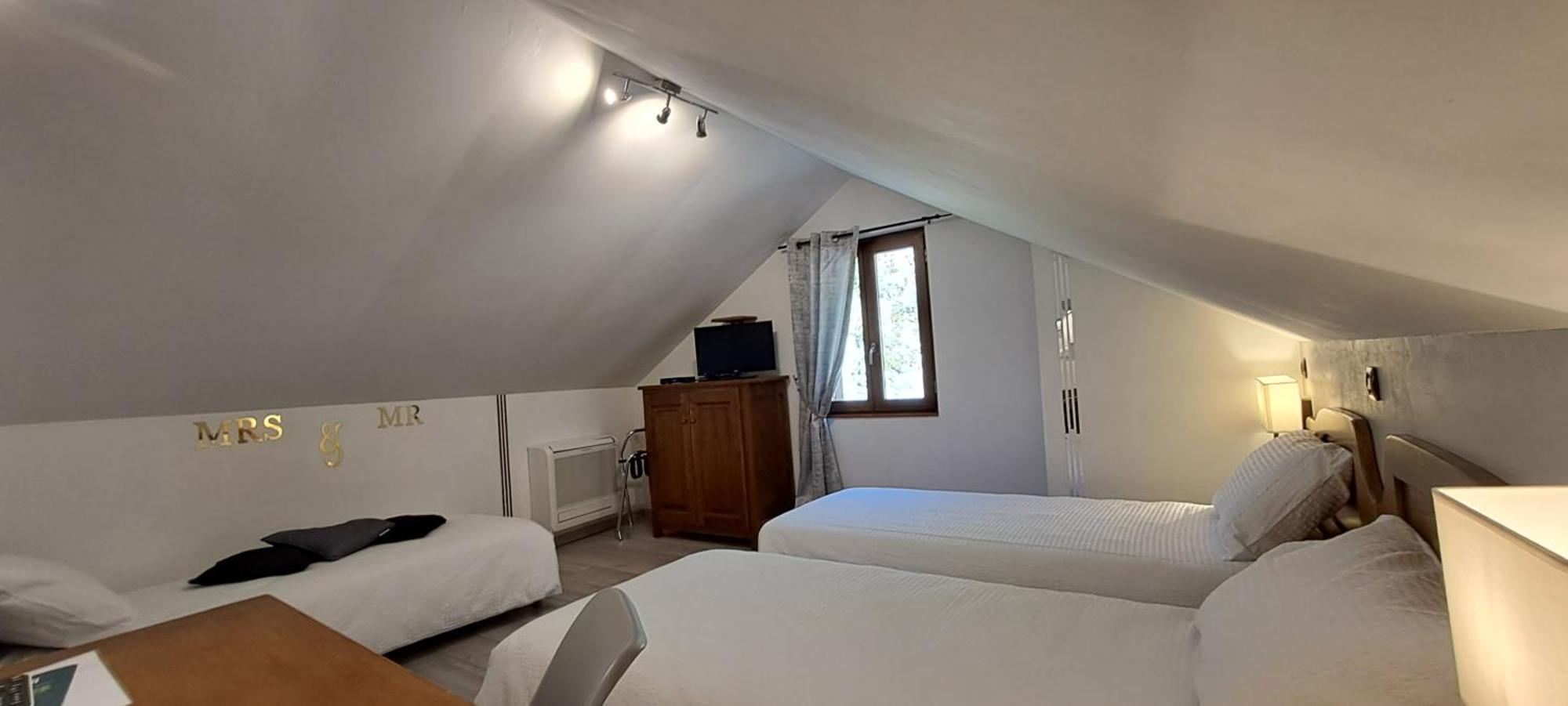 Twin Room Bath
