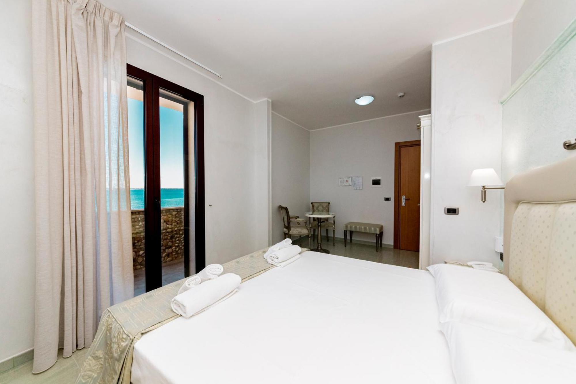 Superior Double Room Balcony Sea View