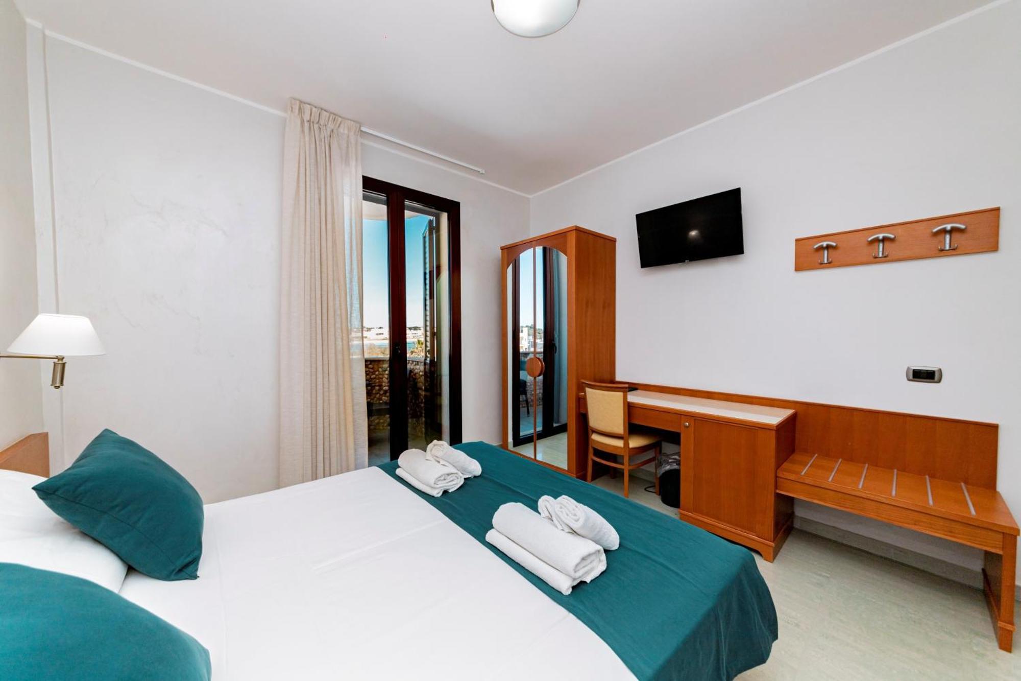 Deluxe Double Room Side Sea View