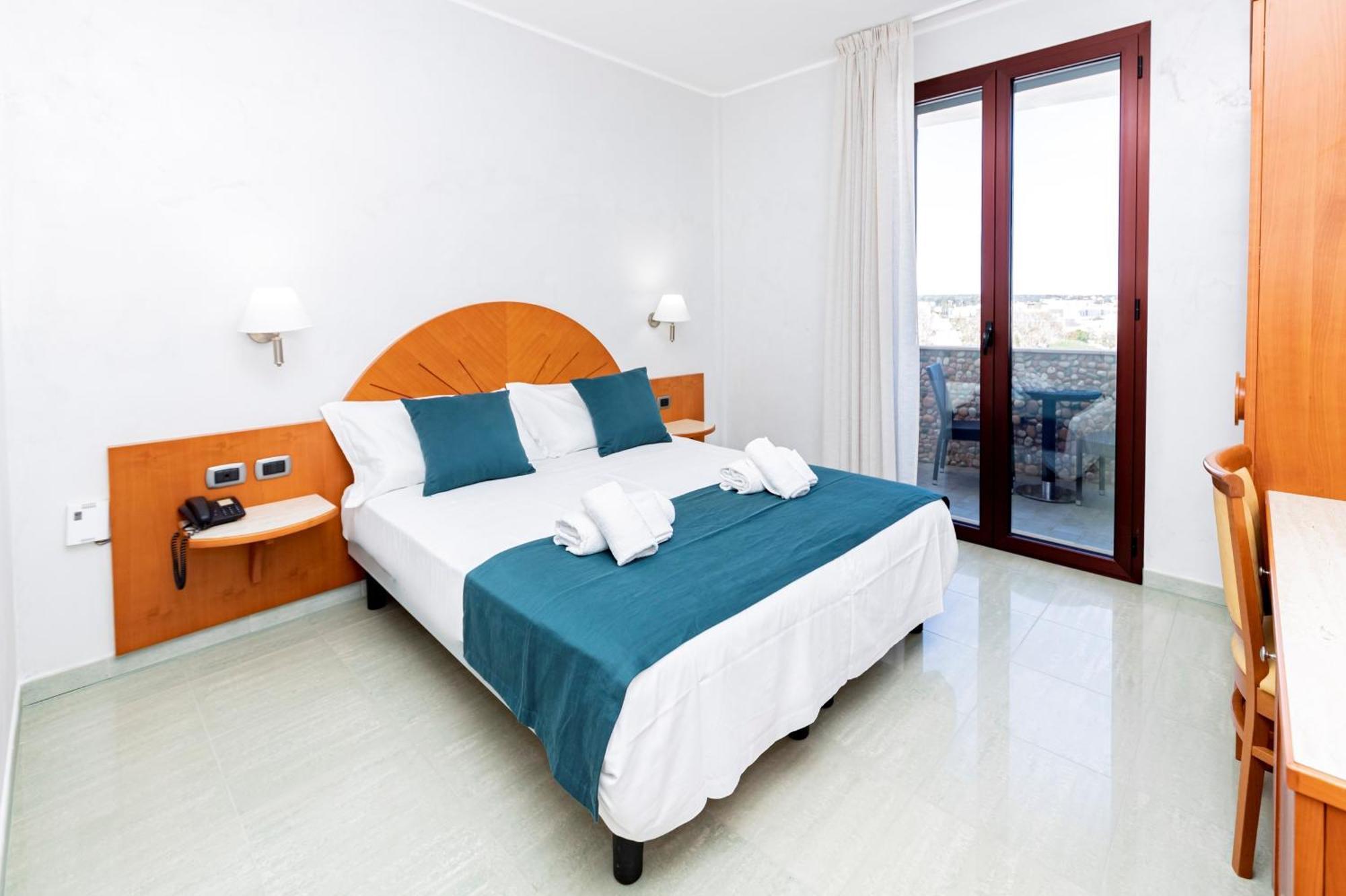 Deluxe Double Room Side Sea View