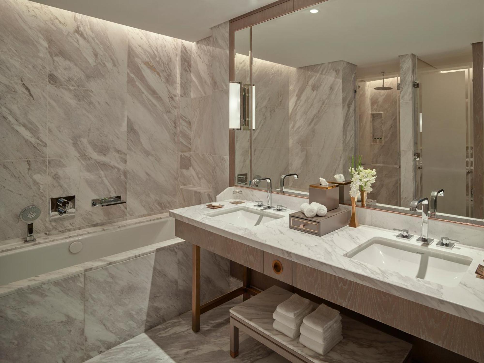 King Grand Deluxe Room City View